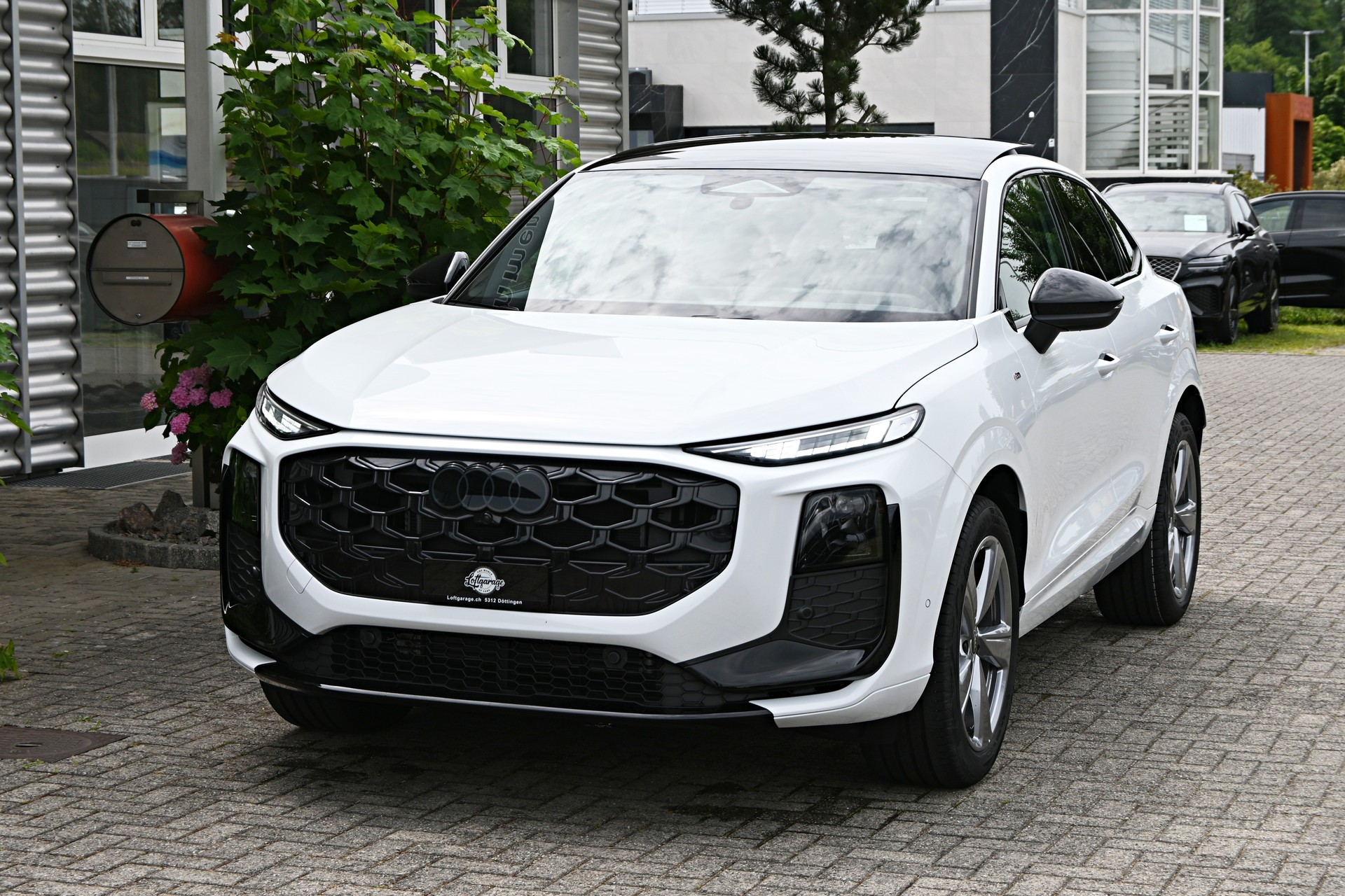 AUDI Q3 Sportback S Line Plus Black TFSI S tronic 150PS + AHK 1800kg-image-1