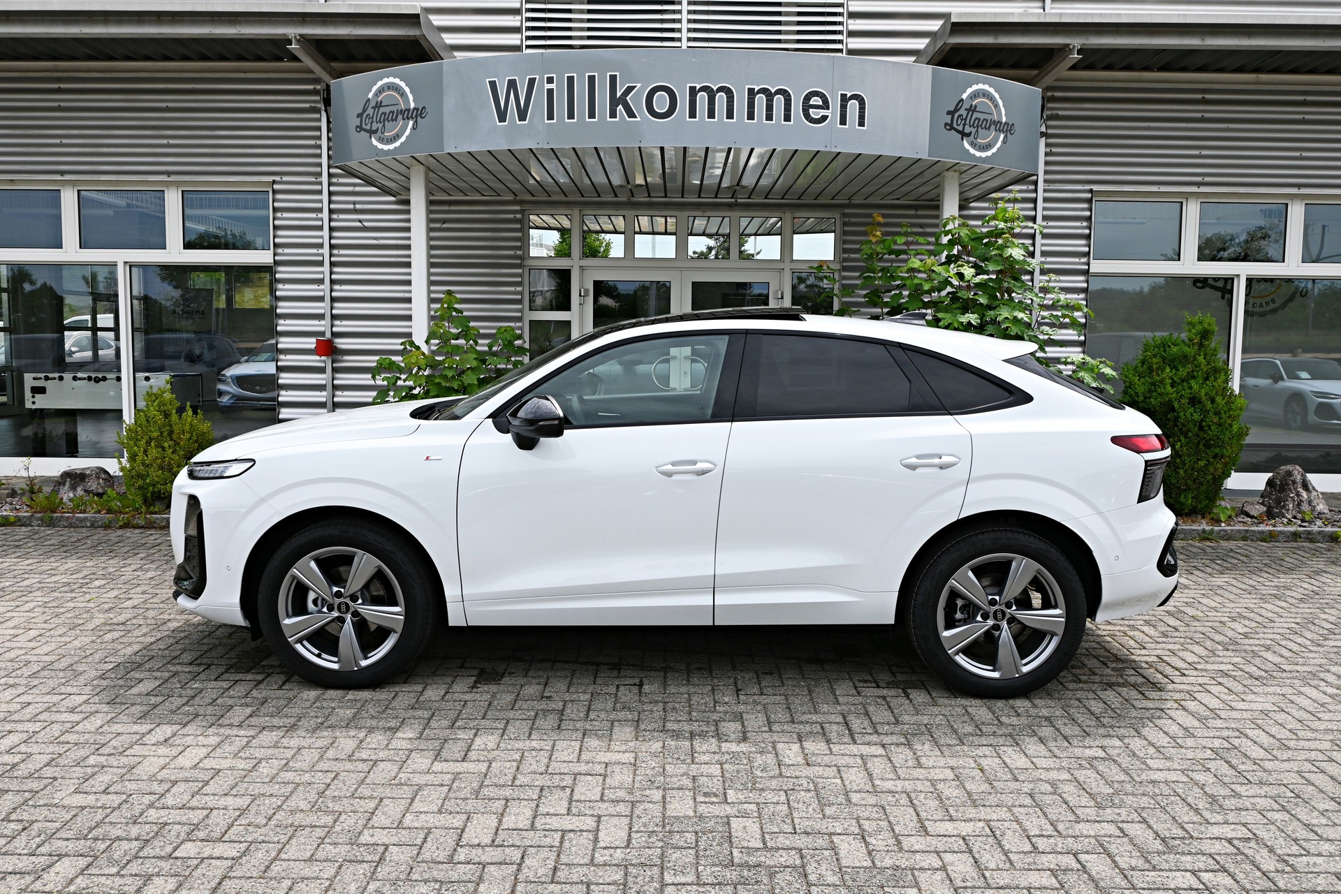 AUDI Q3 Sportback S Line Plus Black TFSI S tronic 150PS + AHK 1800kg-image-4