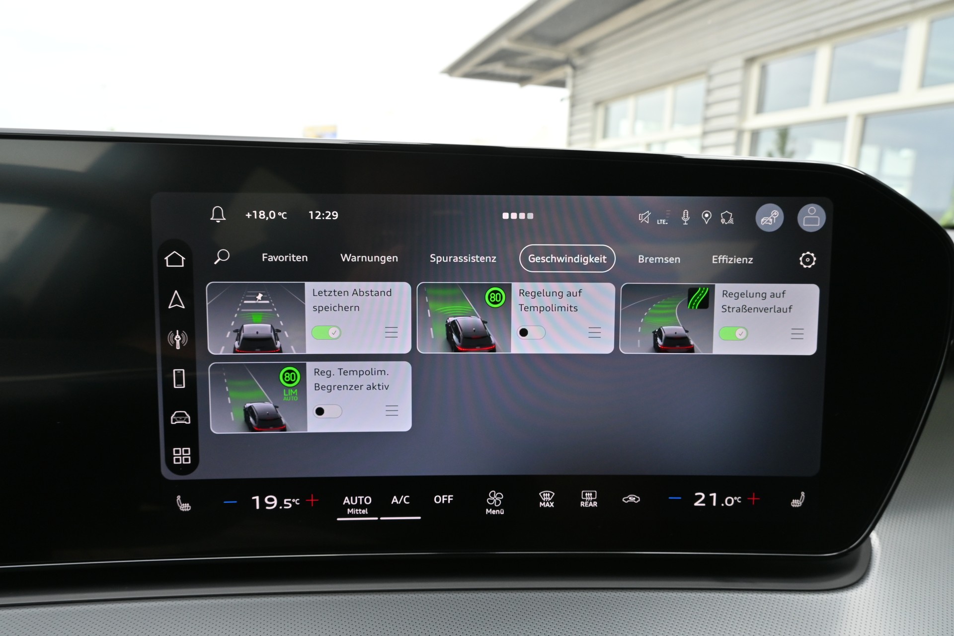 AUDI Q3 Sportback S Line Plus Black TFSI S tronic 150PS + AHK 1800kg-image-24