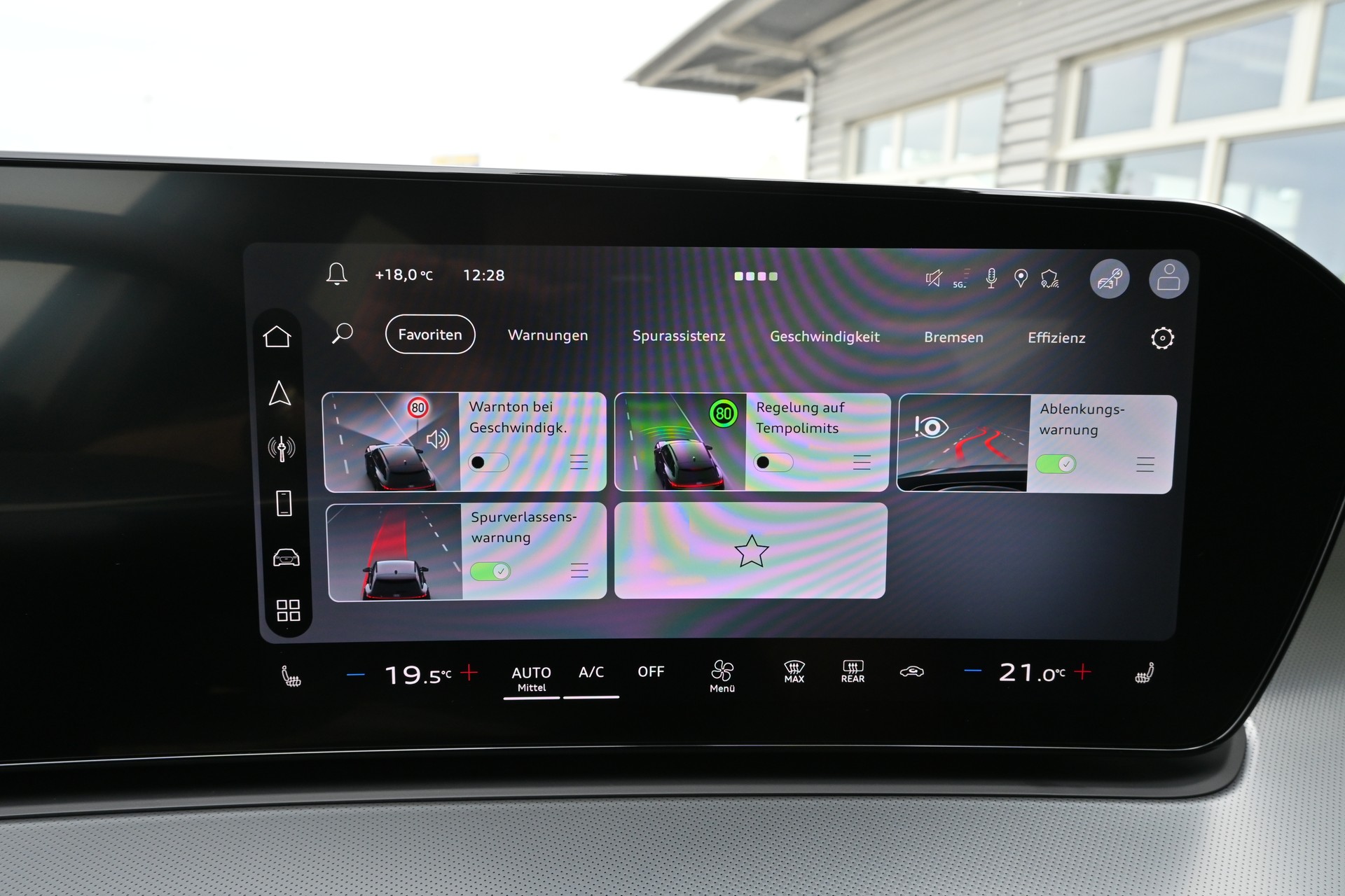 AUDI Q3 Sportback S Line Plus Black TFSI S tronic 150PS + AHK 1800kg-image-23