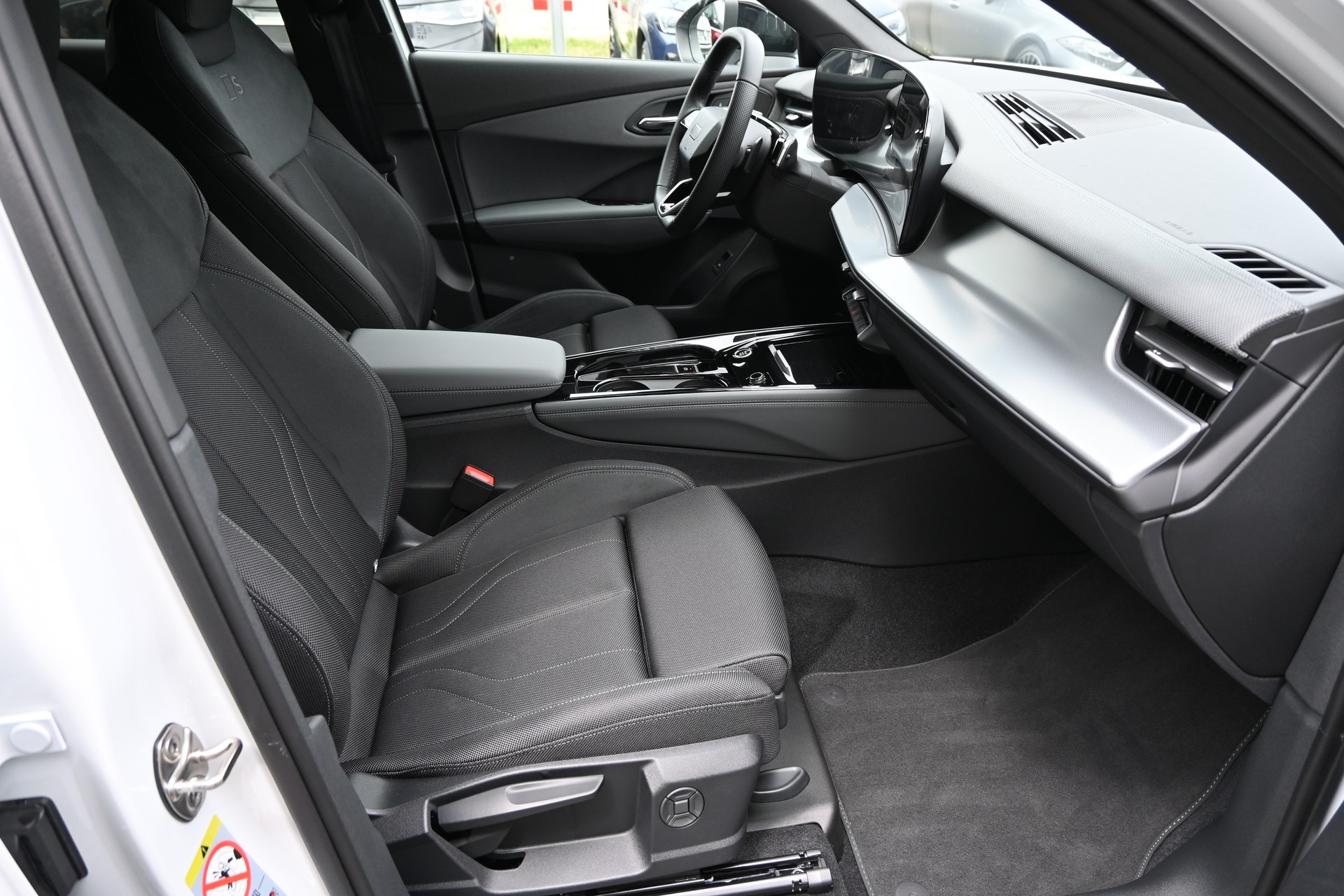 AUDI Q3 Sportback S Line Plus Black TFSI S tronic 150PS + AHK 1800kg-image-12
