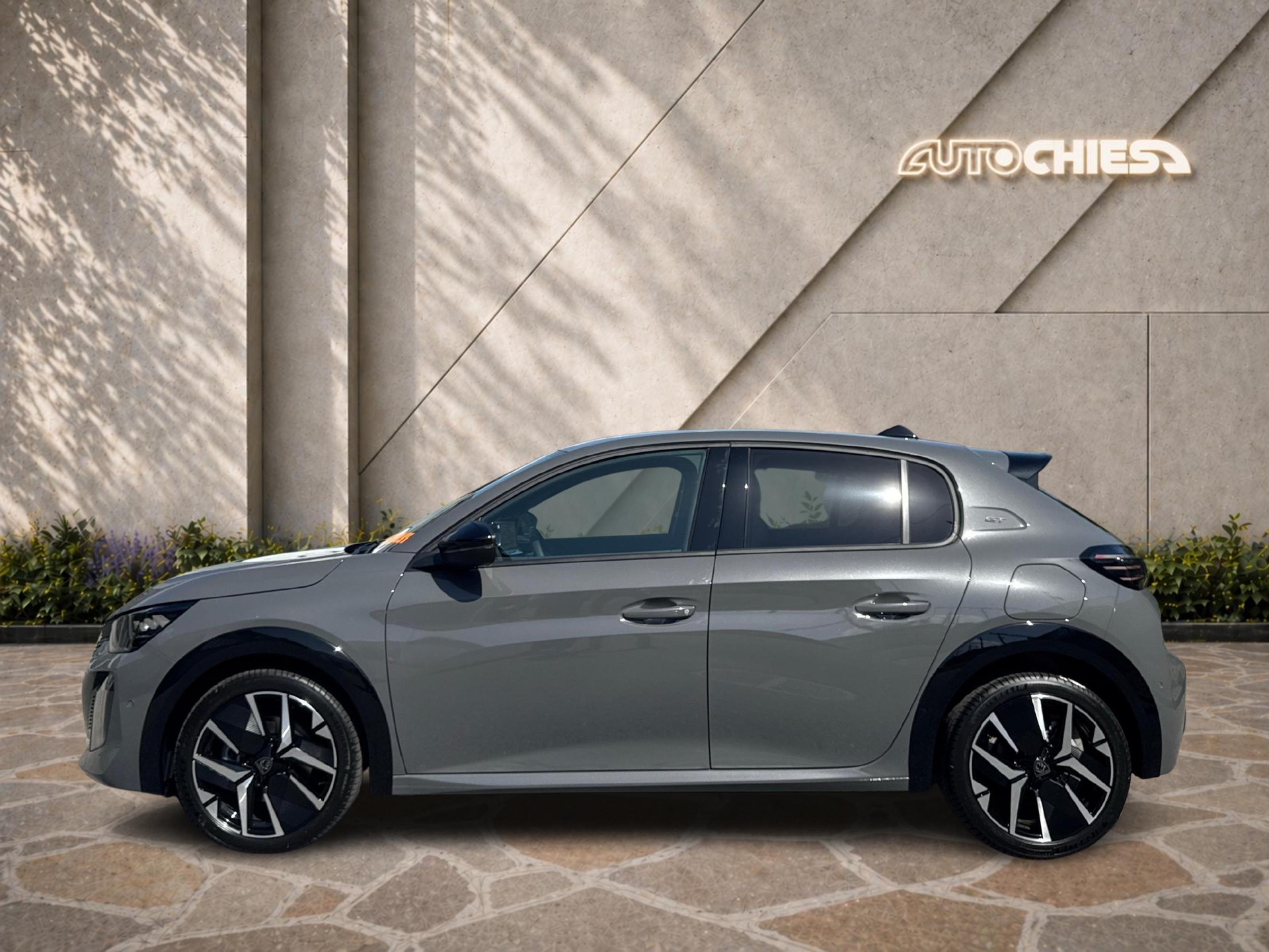 PEUGEOT 208 1.2 Hybrid 145 GT-showroom-element-1