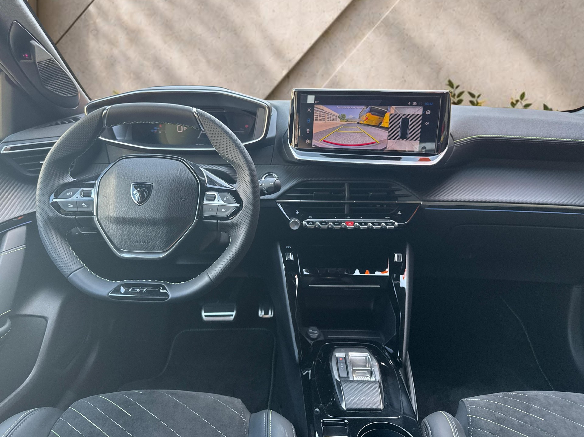 PEUGEOT 208 1.2 Hybrid 145 GT-image-8