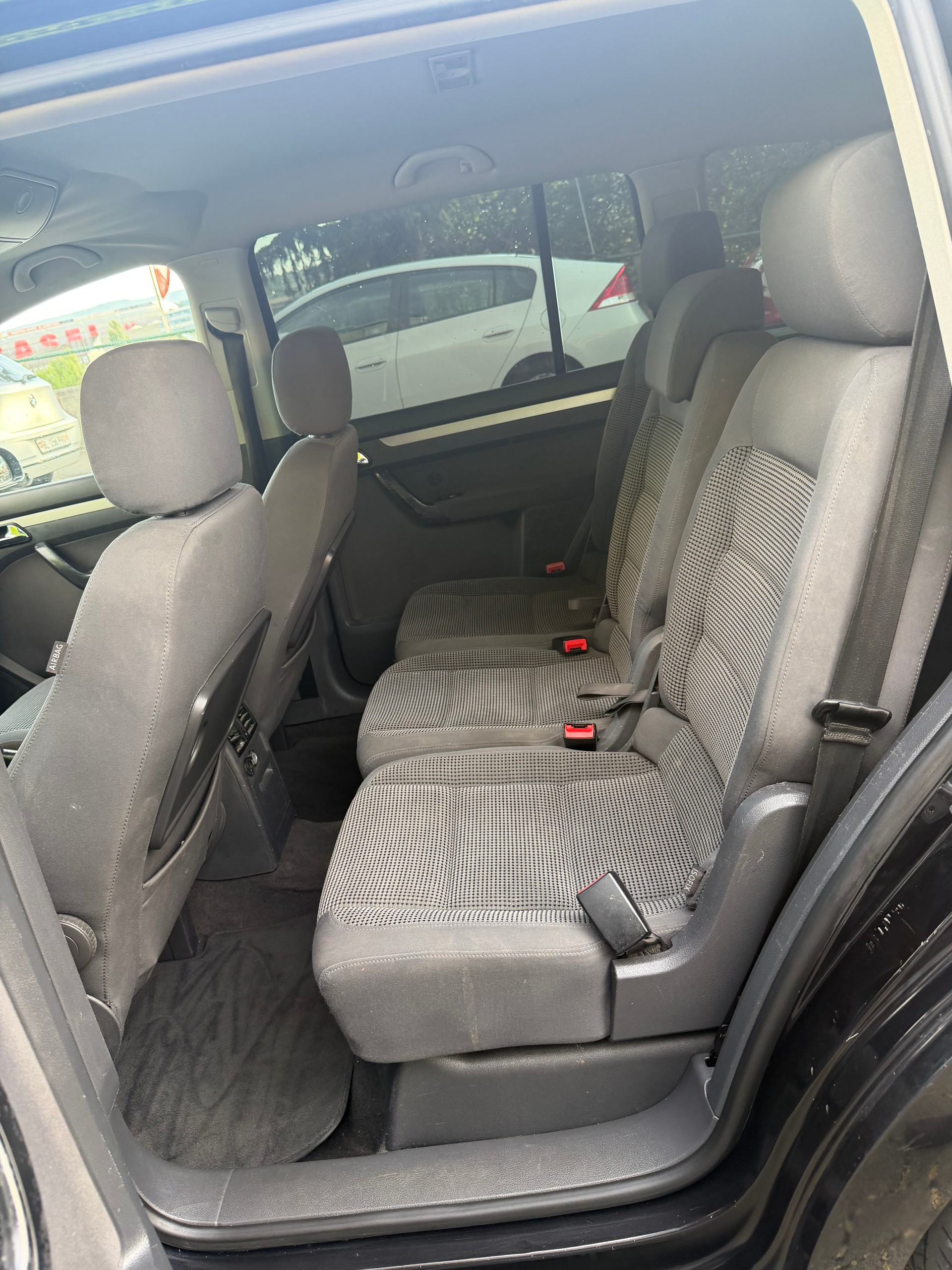 VW TOURAN-image-12