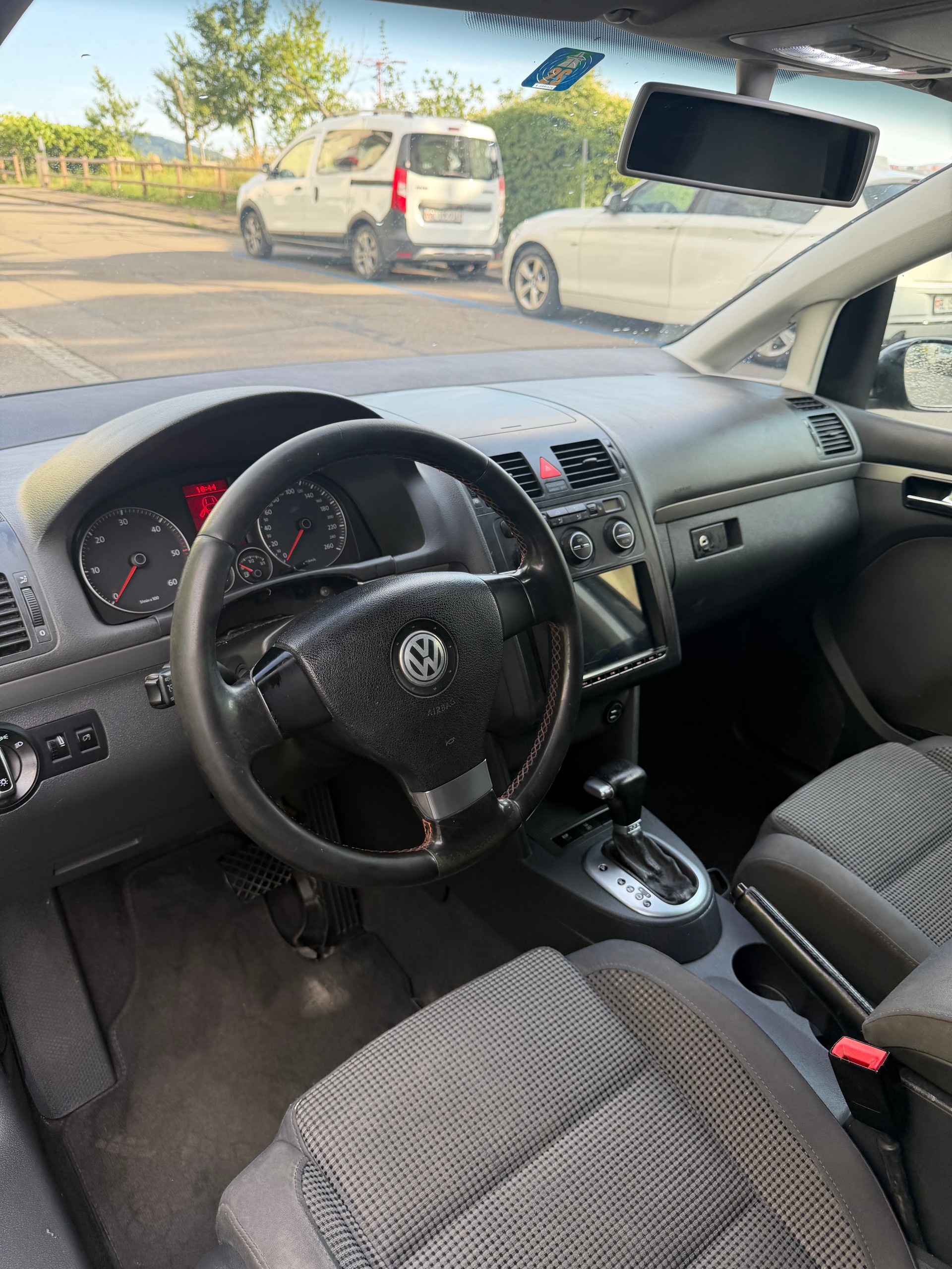 VW TOURAN-image-9