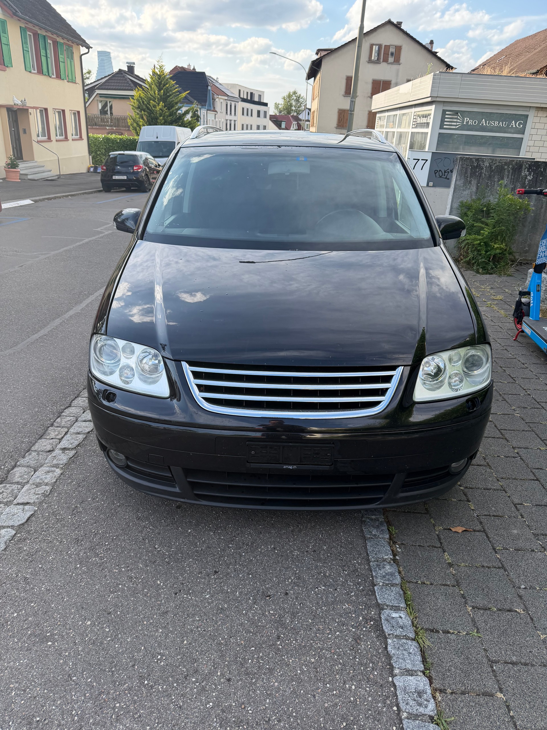 VW TOURAN-image-4