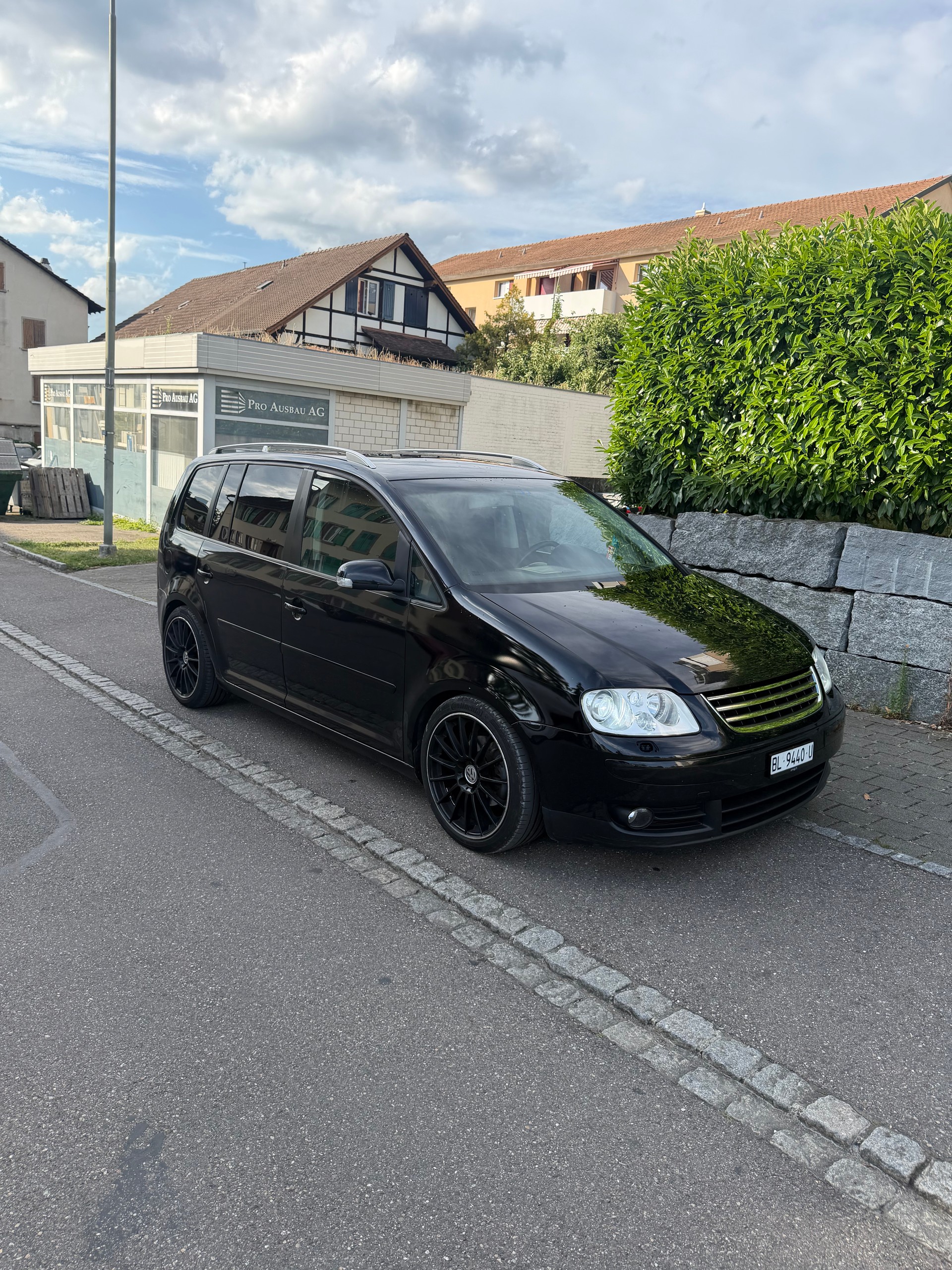VW TOURAN-image-0