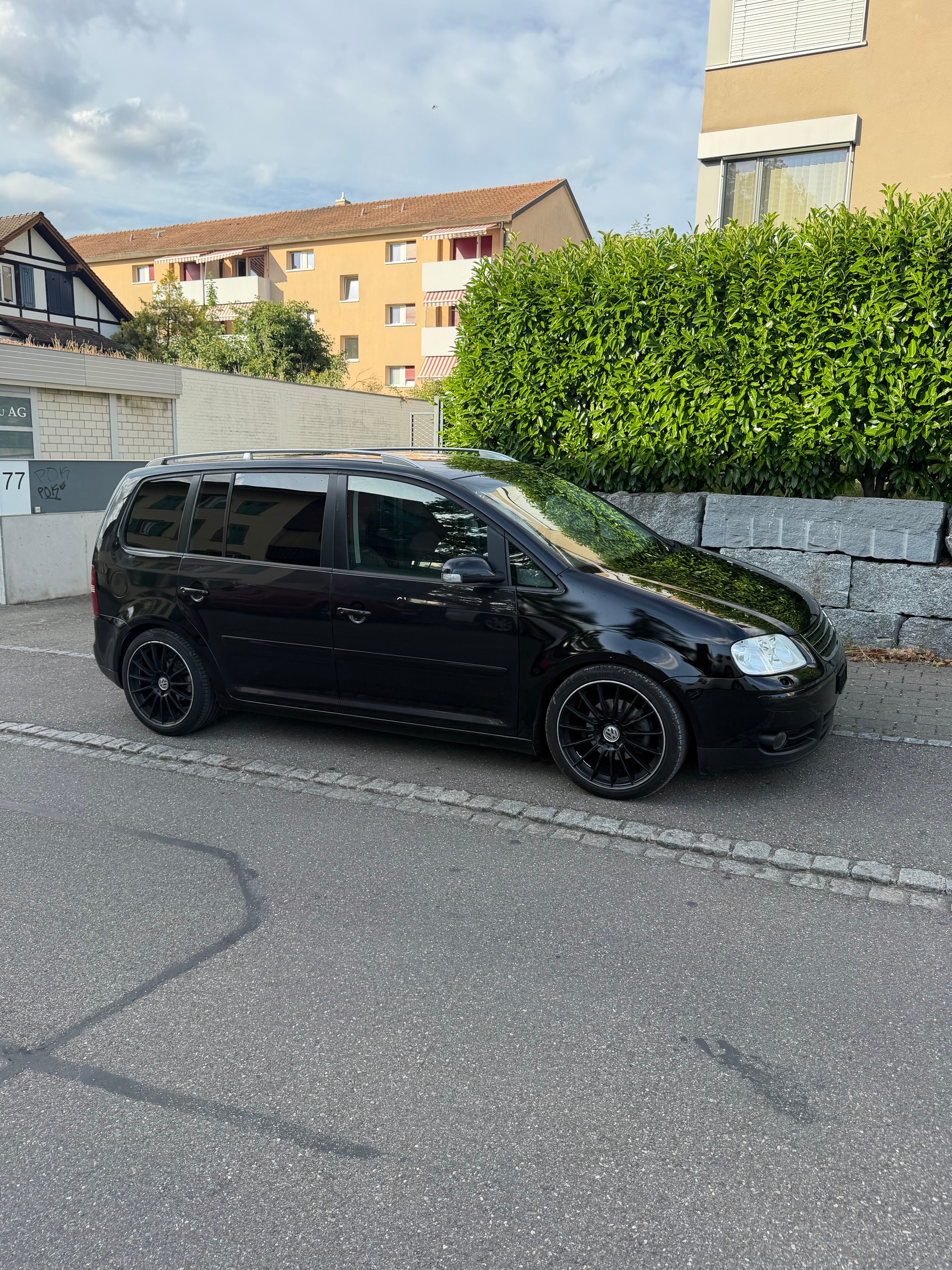 VW TOURAN-image-1