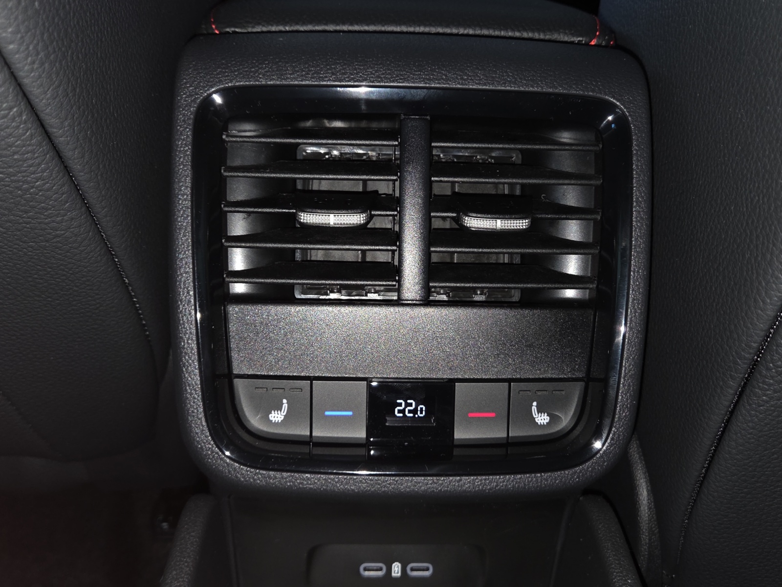 SKODA Octavia Combi 2.0 TSI DSG RS 30 Years Edition-image-9