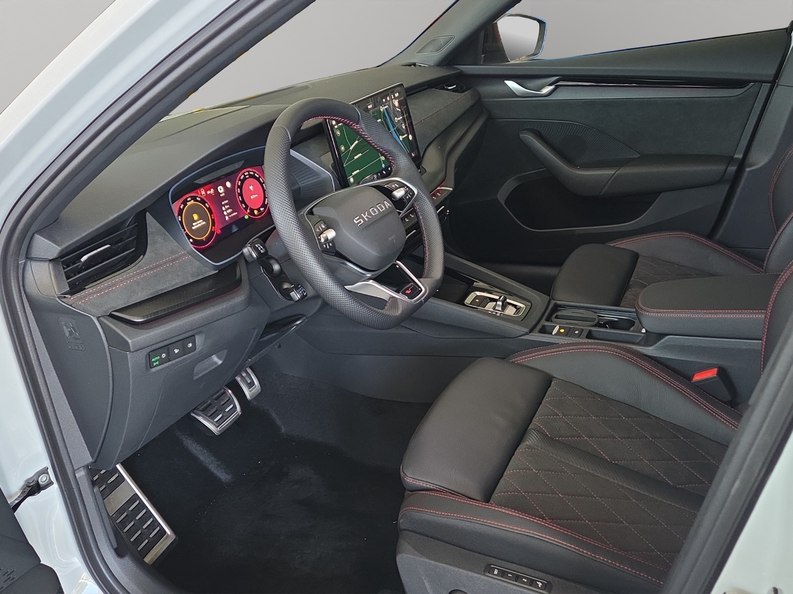 SKODA Octavia Combi 2.0 TSI DSG RS 30 Years Edition-image-5