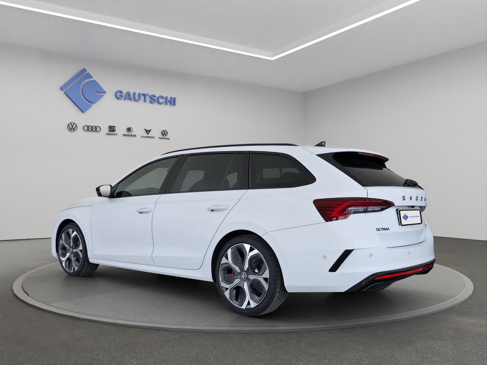 SKODA Octavia Combi 2.0 TSI DSG RS 30 Years Edition-image-3