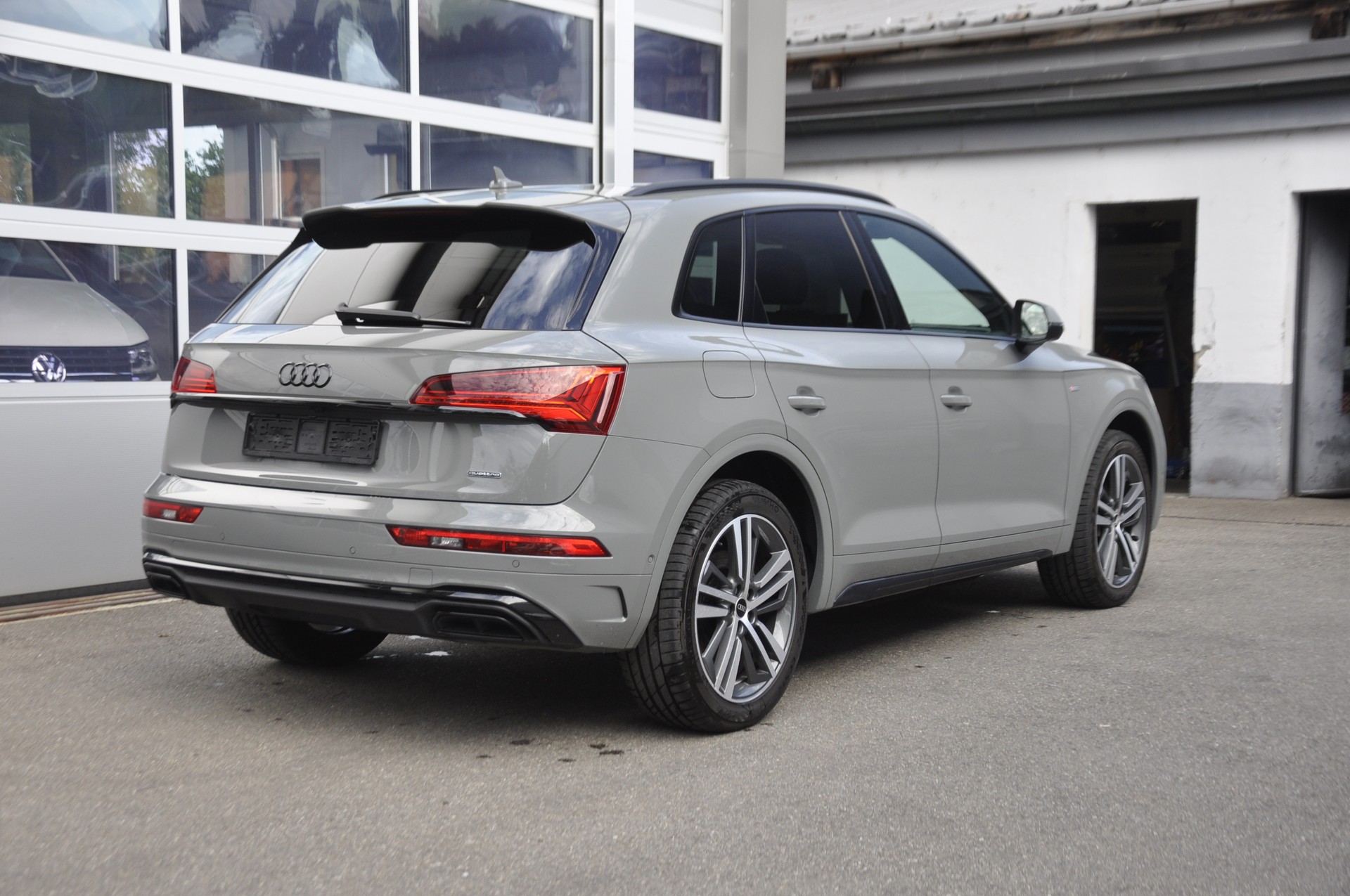 AUDI Q5 40 TDI Black Edition quattro S-tronic I Panoramadach-image-2