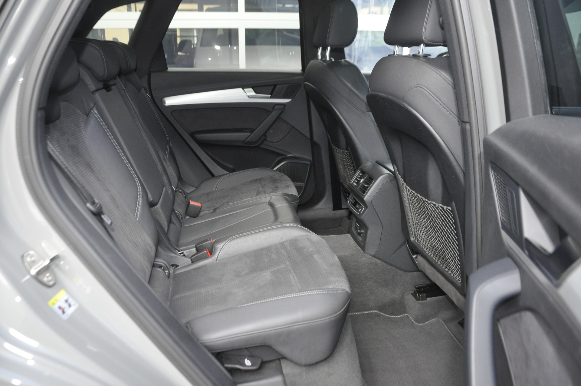 AUDI Q5 40 TDI Black Edition quattro S-tronic I Panoramadach-image-8