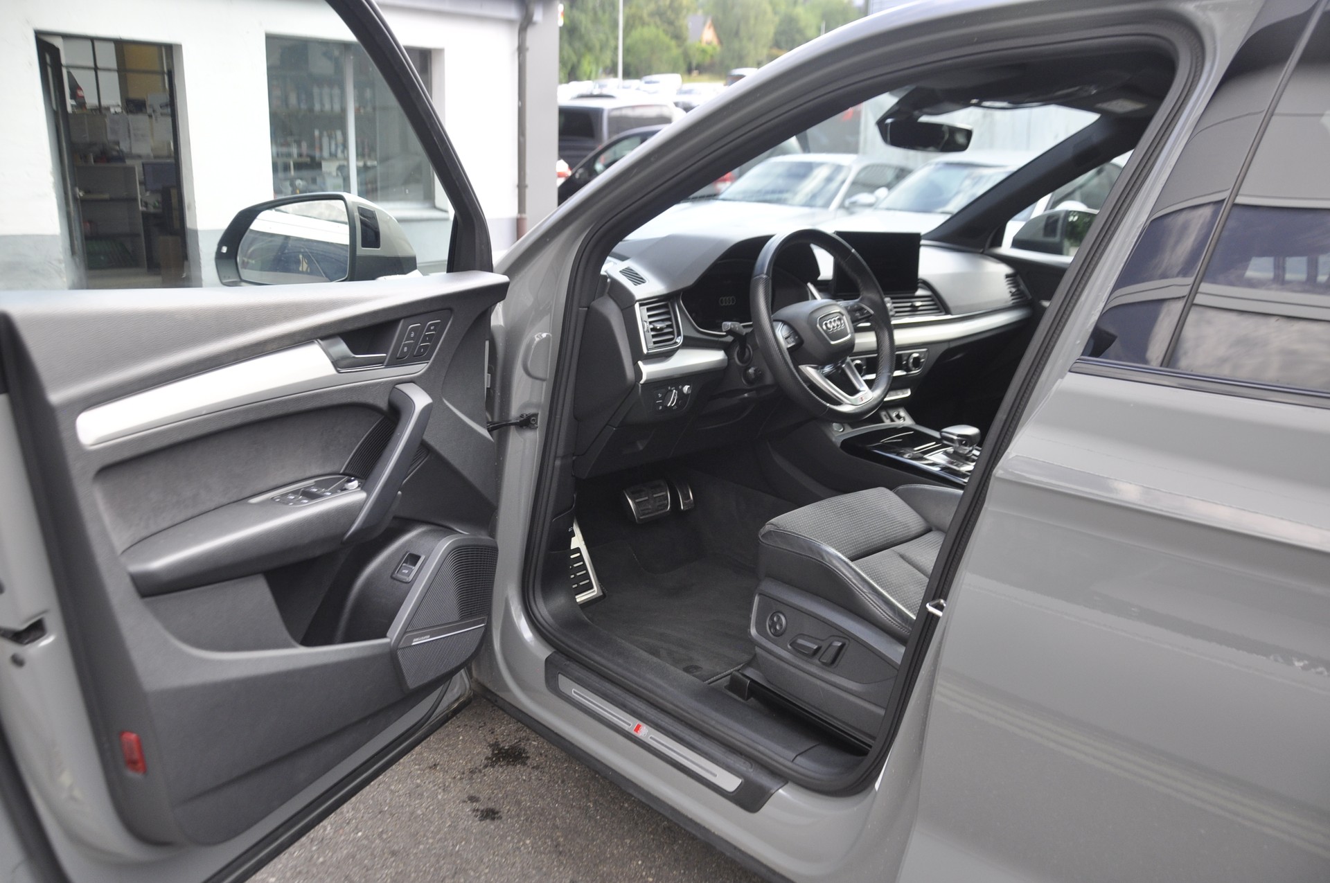 AUDI Q5 40 TDI Black Edition quattro S-tronic I Panoramadach-image-3