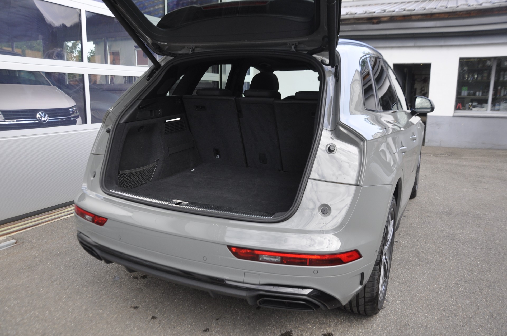 AUDI Q5 40 TDI Black Edition quattro S-tronic I Panoramadach-image-10