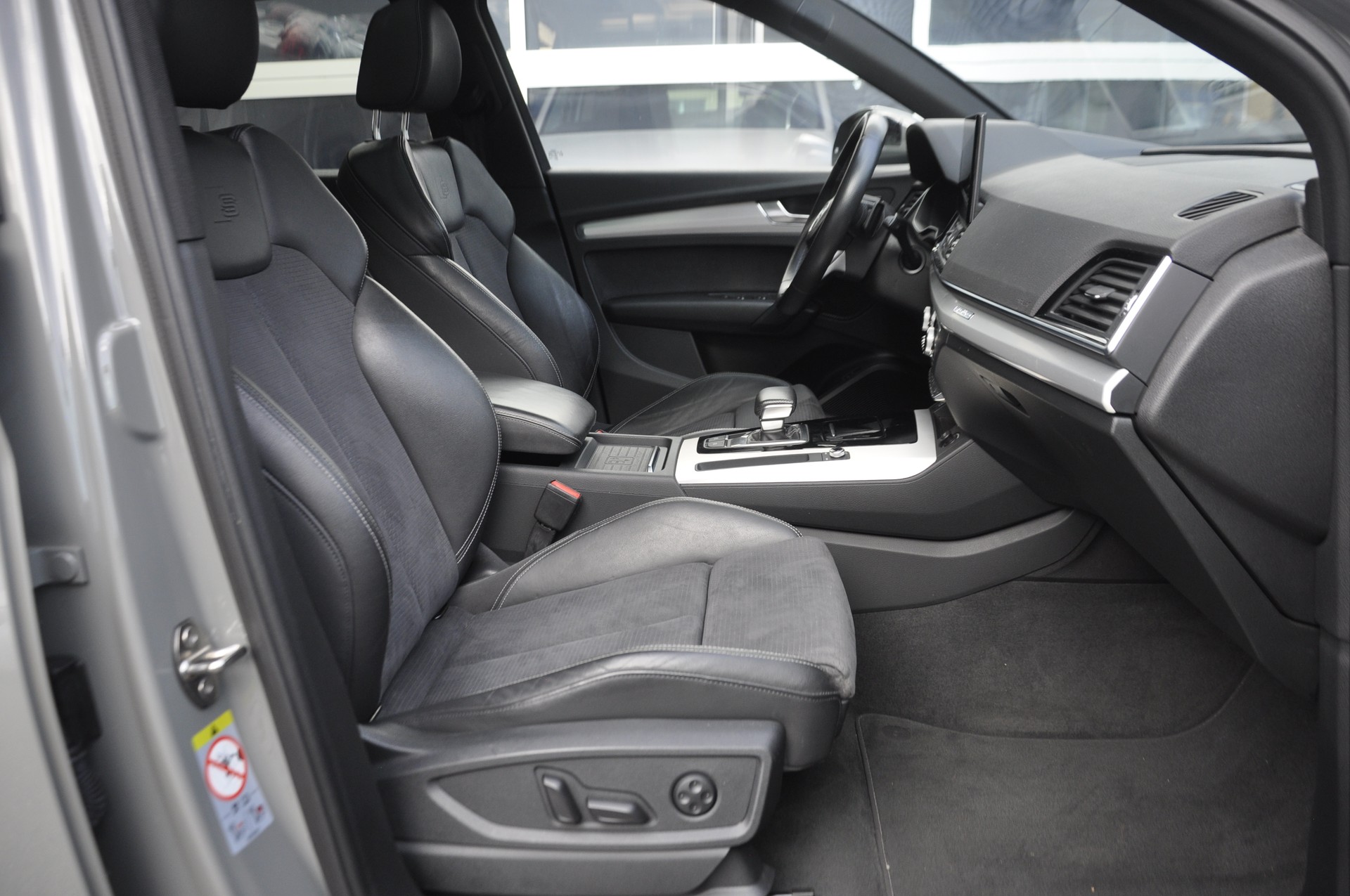 AUDI Q5 40 TDI Black Edition quattro S-tronic I Panoramadach-image-7