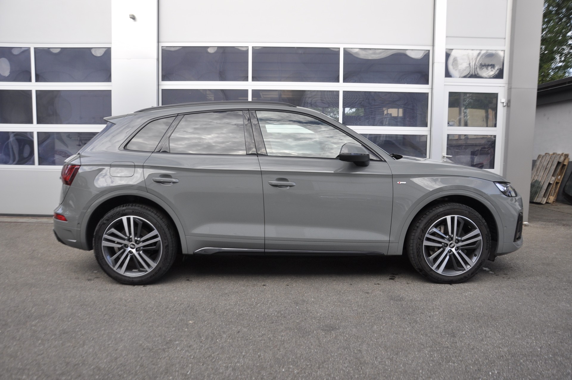 AUDI Q5 40 TDI Black Edition quattro S-tronic I Panoramadach-image-1