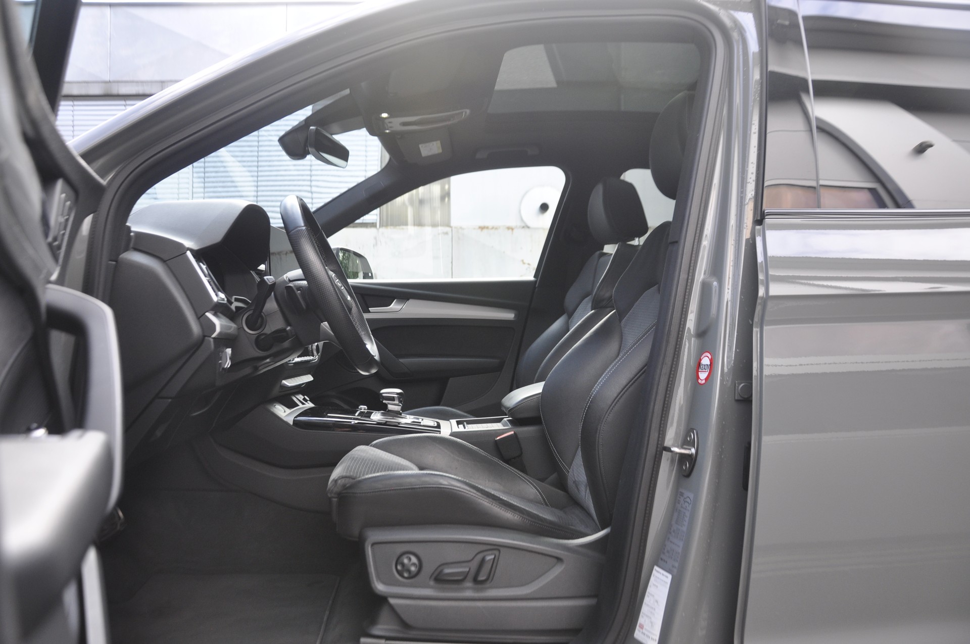 AUDI Q5 40 TDI Black Edition quattro S-tronic I Panoramadach-image-5