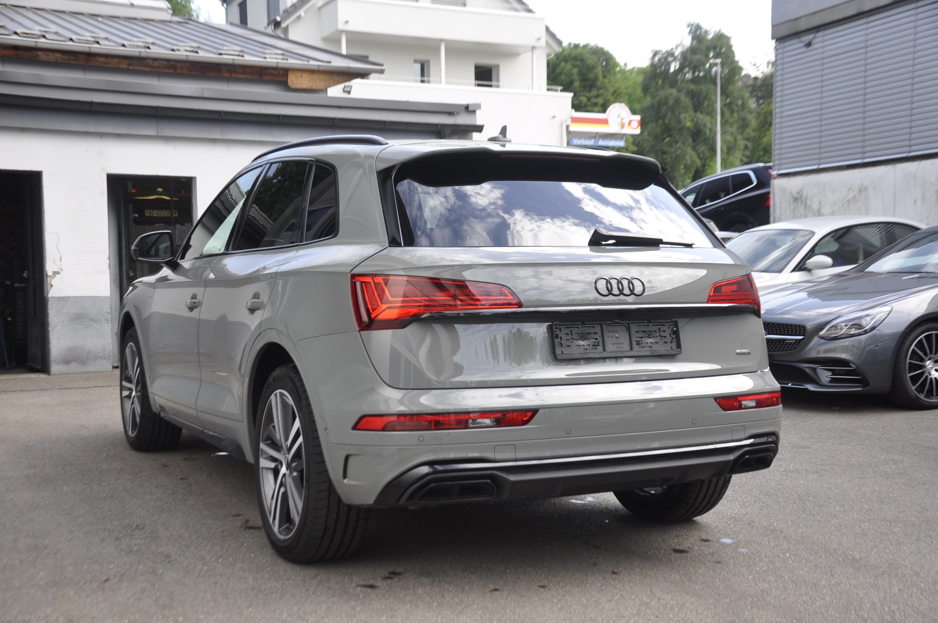 AUDI Q5 40 TDI Black Edition quattro S-tronic I Panoramadach-image-11