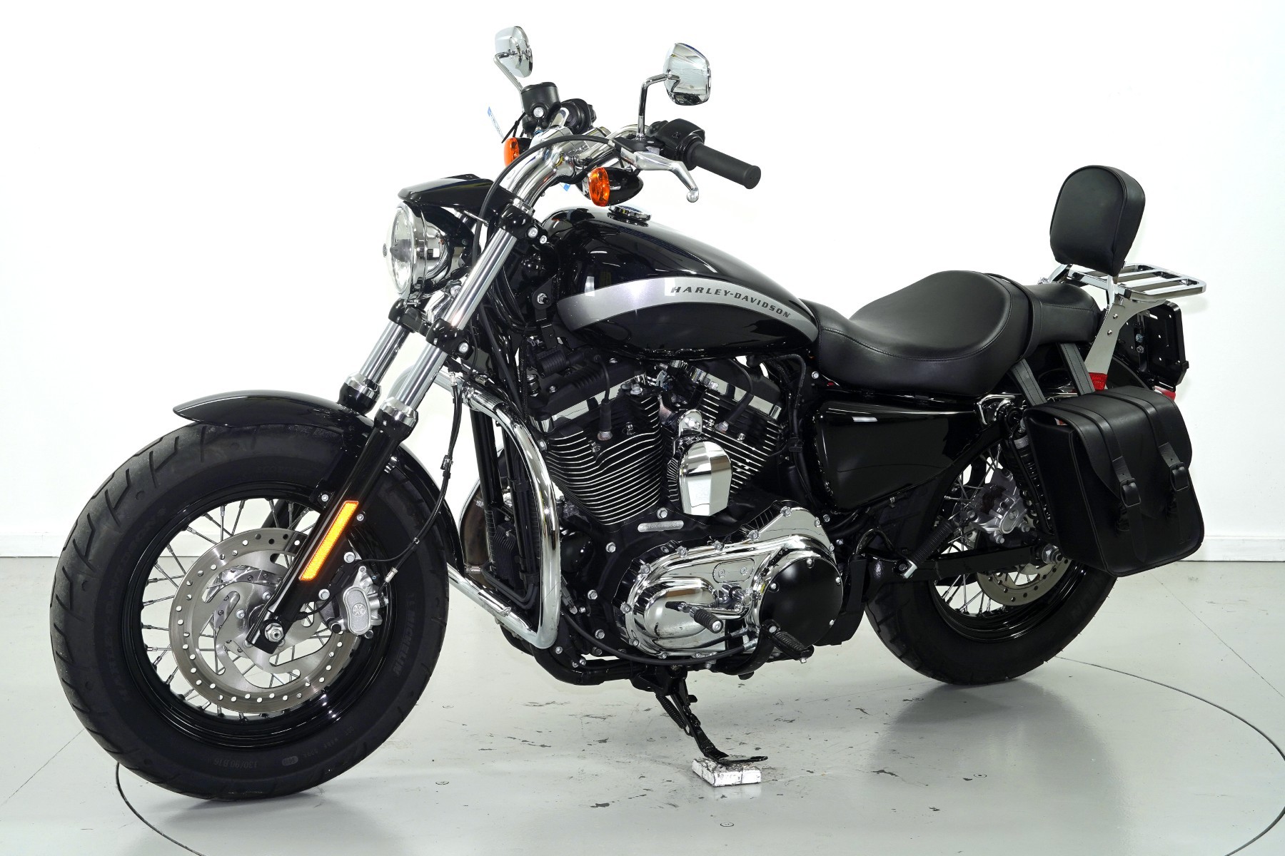HARLEY-DAVIDSON XL 1200C ABS-showroom-element-2