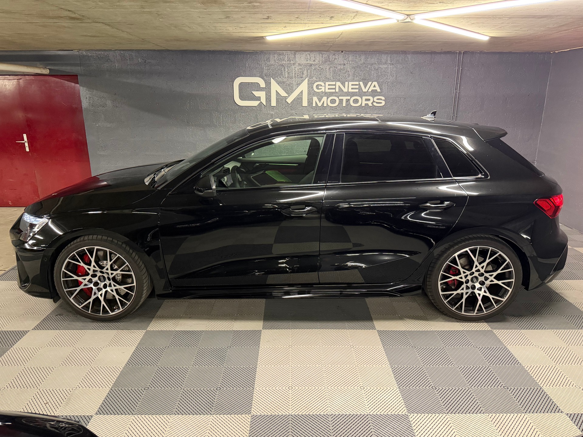 AUDI RS3 Sportback 2.5 TSI quattro S-tronic-image-6