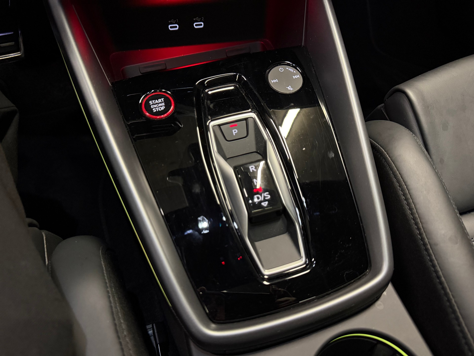AUDI RS3 Sportback 2.5 TSI quattro S-tronic-image-12
