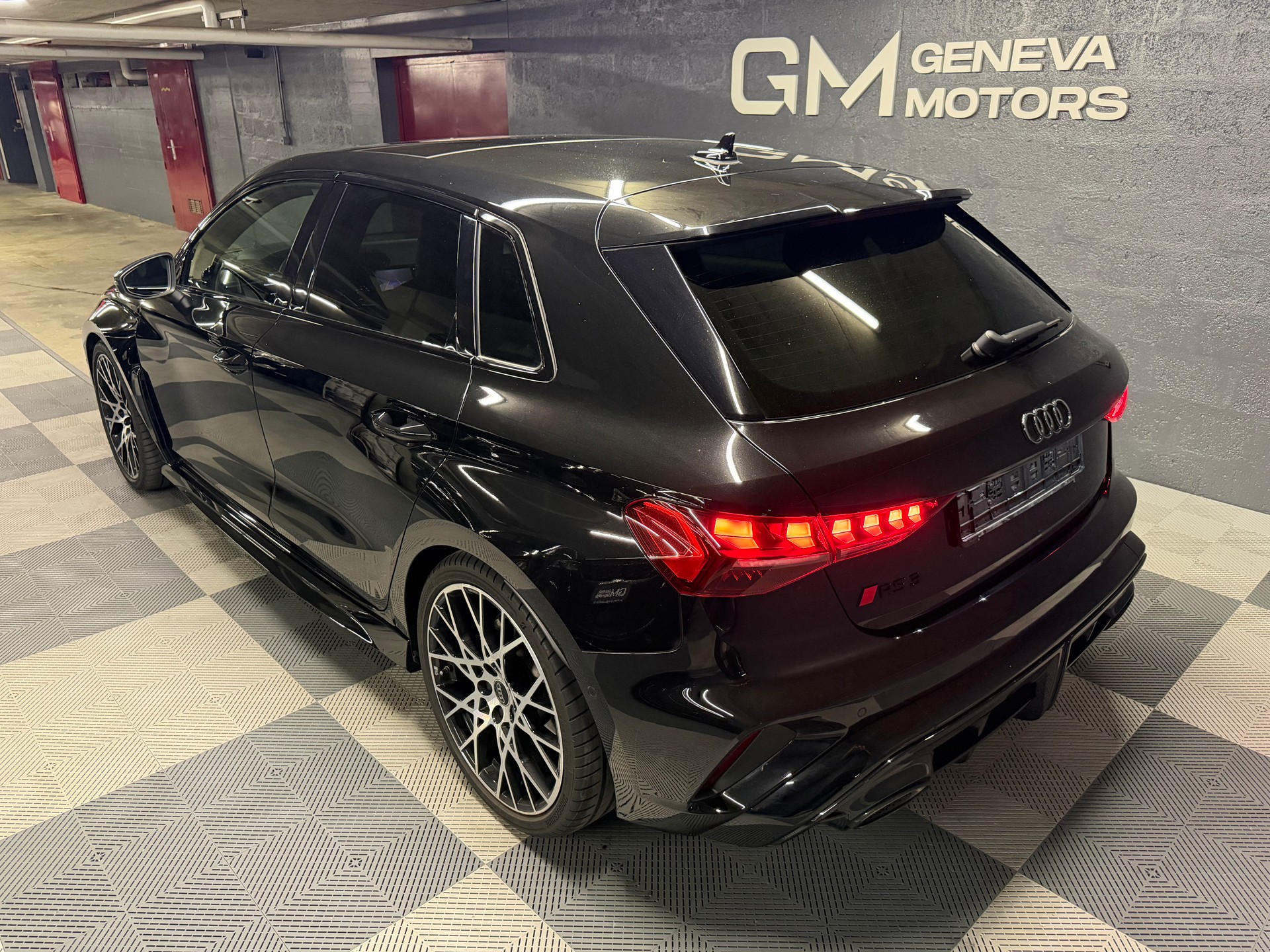 AUDI RS3 Sportback 2.5 TSI quattro S-tronic-image-5