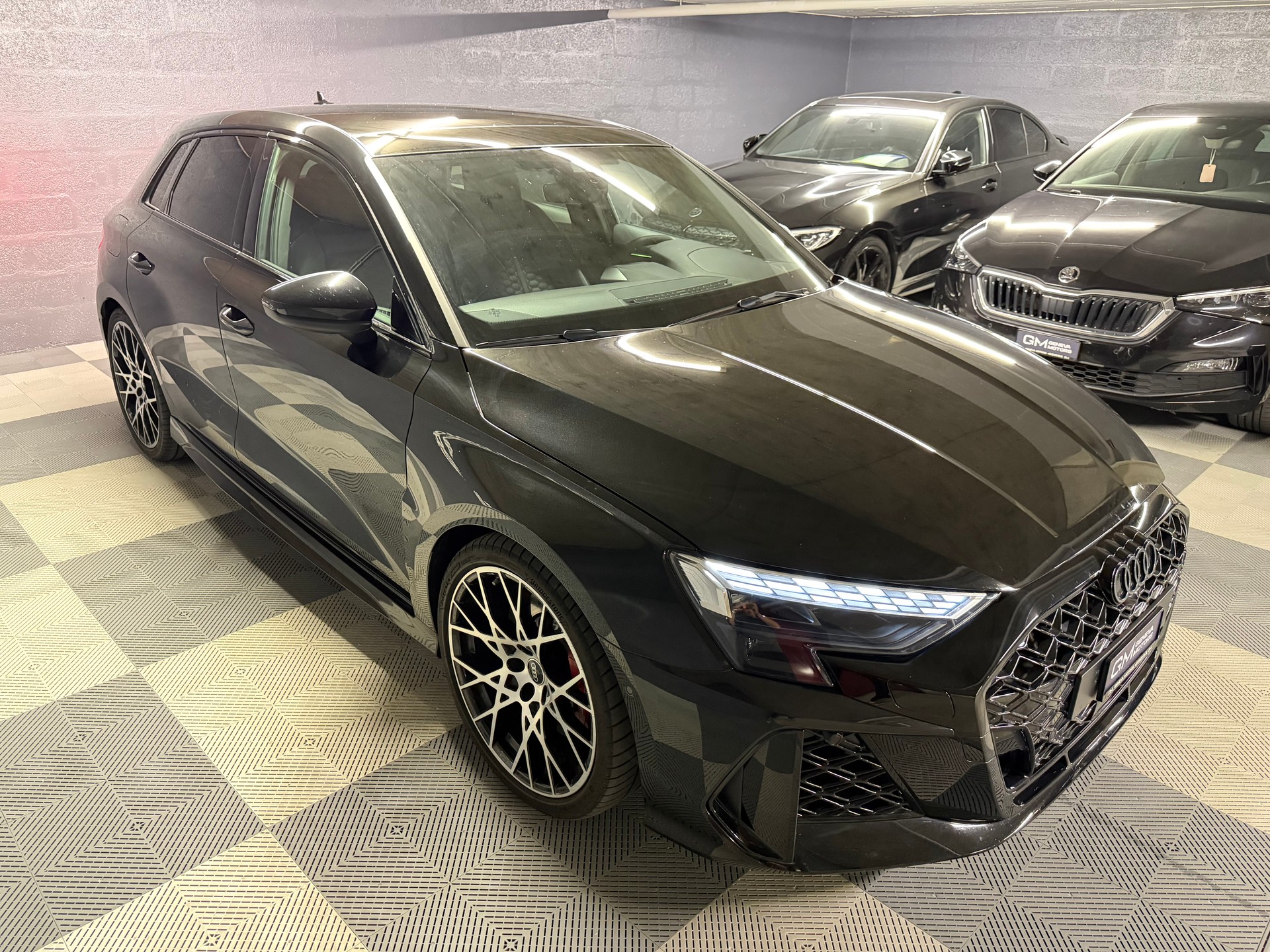 AUDI RS3 Sportback 2.5 TSI quattro S-tronic-image-2