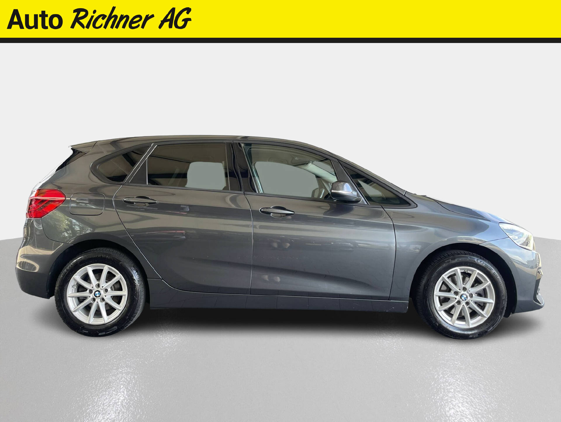 BMW 216d Active Tourer-image-2
