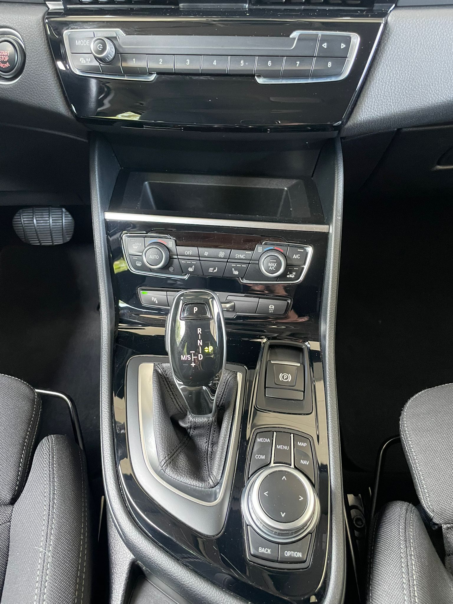 BMW 216d Active Tourer-image-8