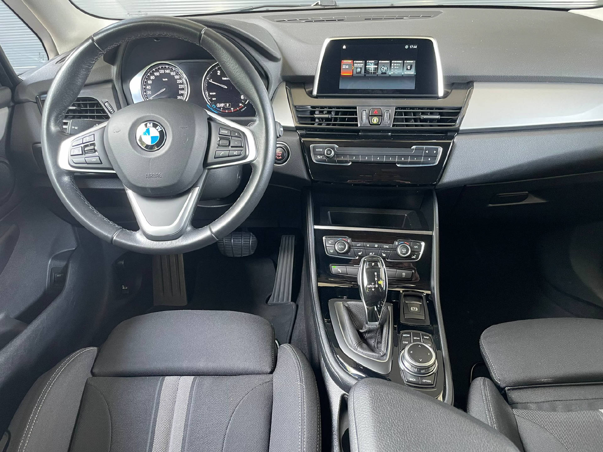 BMW 216d Active Tourer-image-6