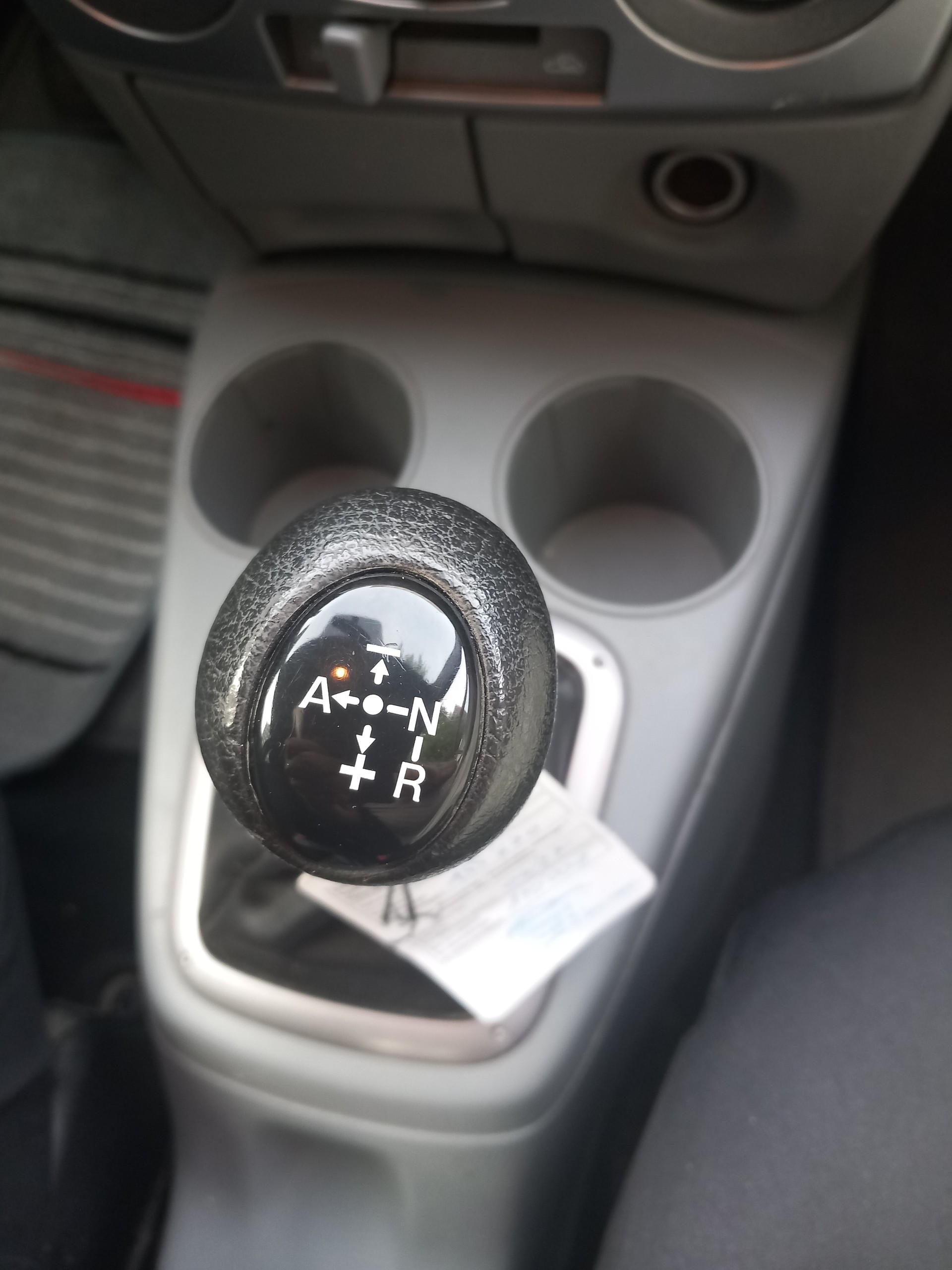 MAZDA 2-image-8