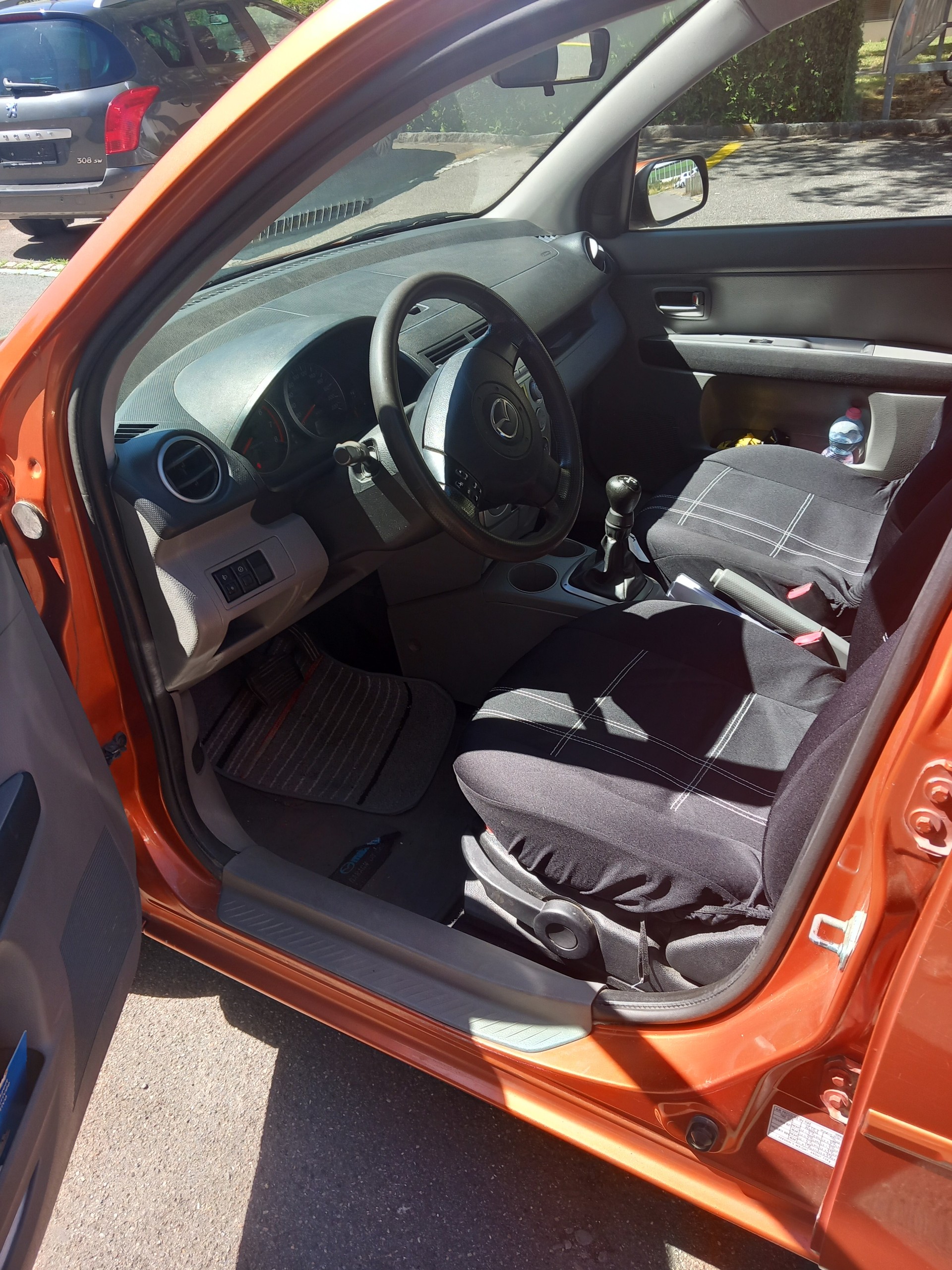 MAZDA 2-image-6