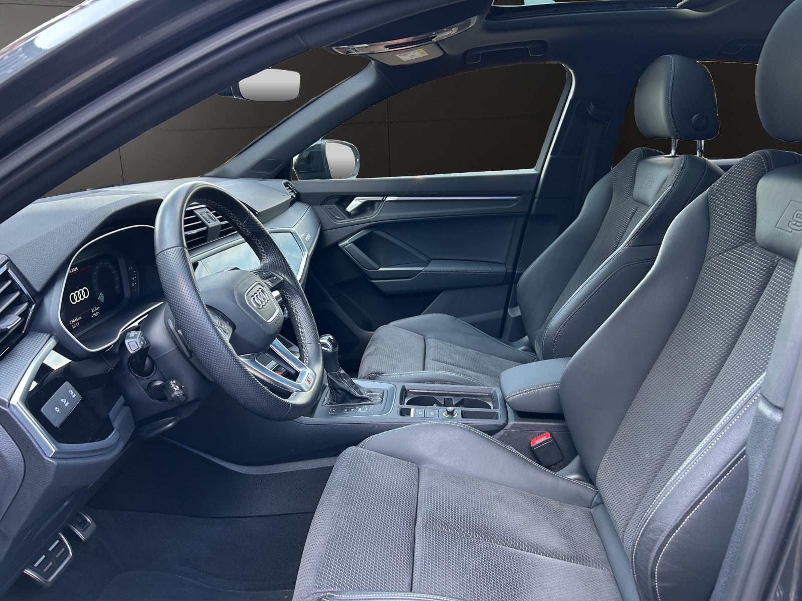 AUDI Q3 Sportback 45 TFSI e S line S-tronic-image-8