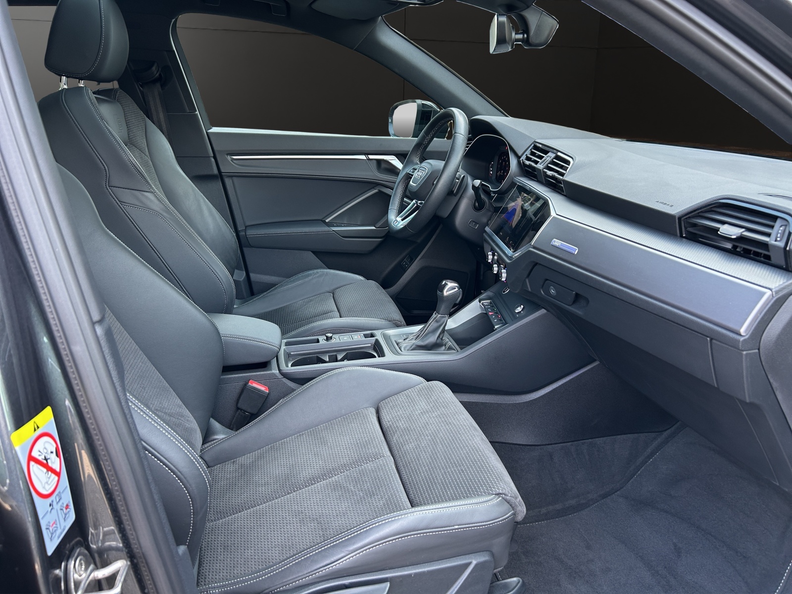 AUDI Q3 Sportback 45 TFSI e S line S-tronic-image-15