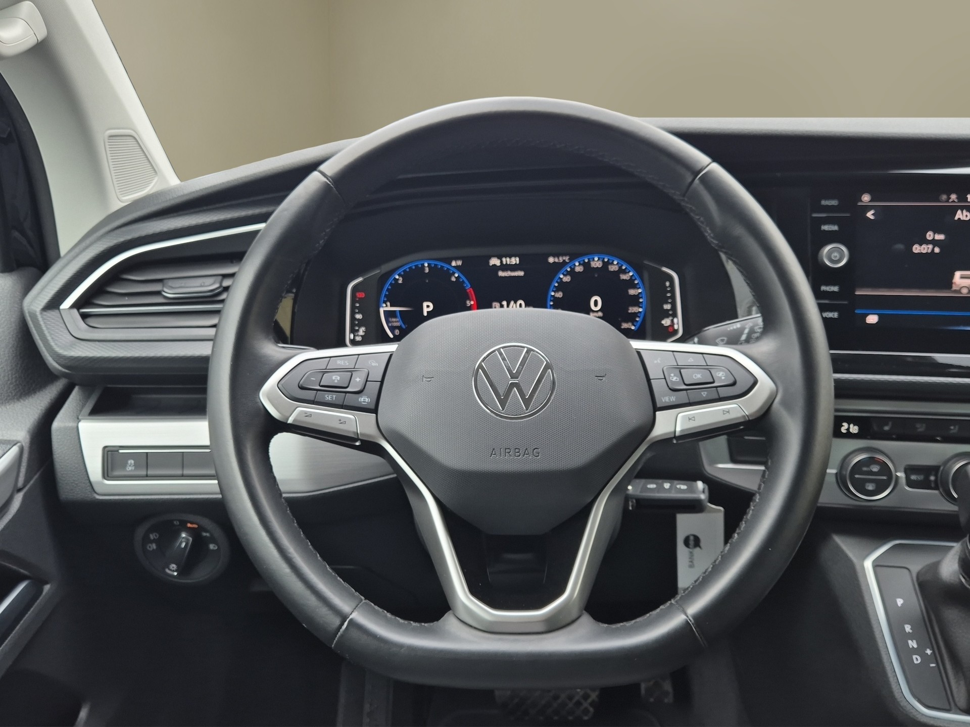 VW T6.1 Multivan 2.0 Bi-TDI Comfortline 4Motion DSG-image-11