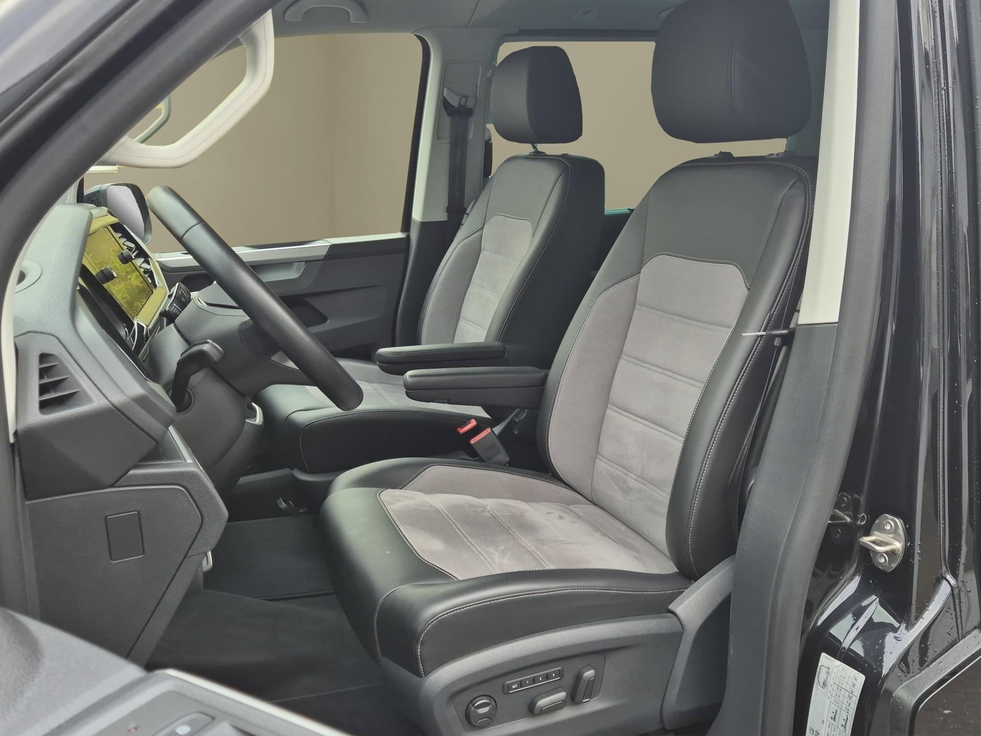VW T6.1 Multivan 2.0 Bi-TDI Comfortline 4Motion DSG-image-8