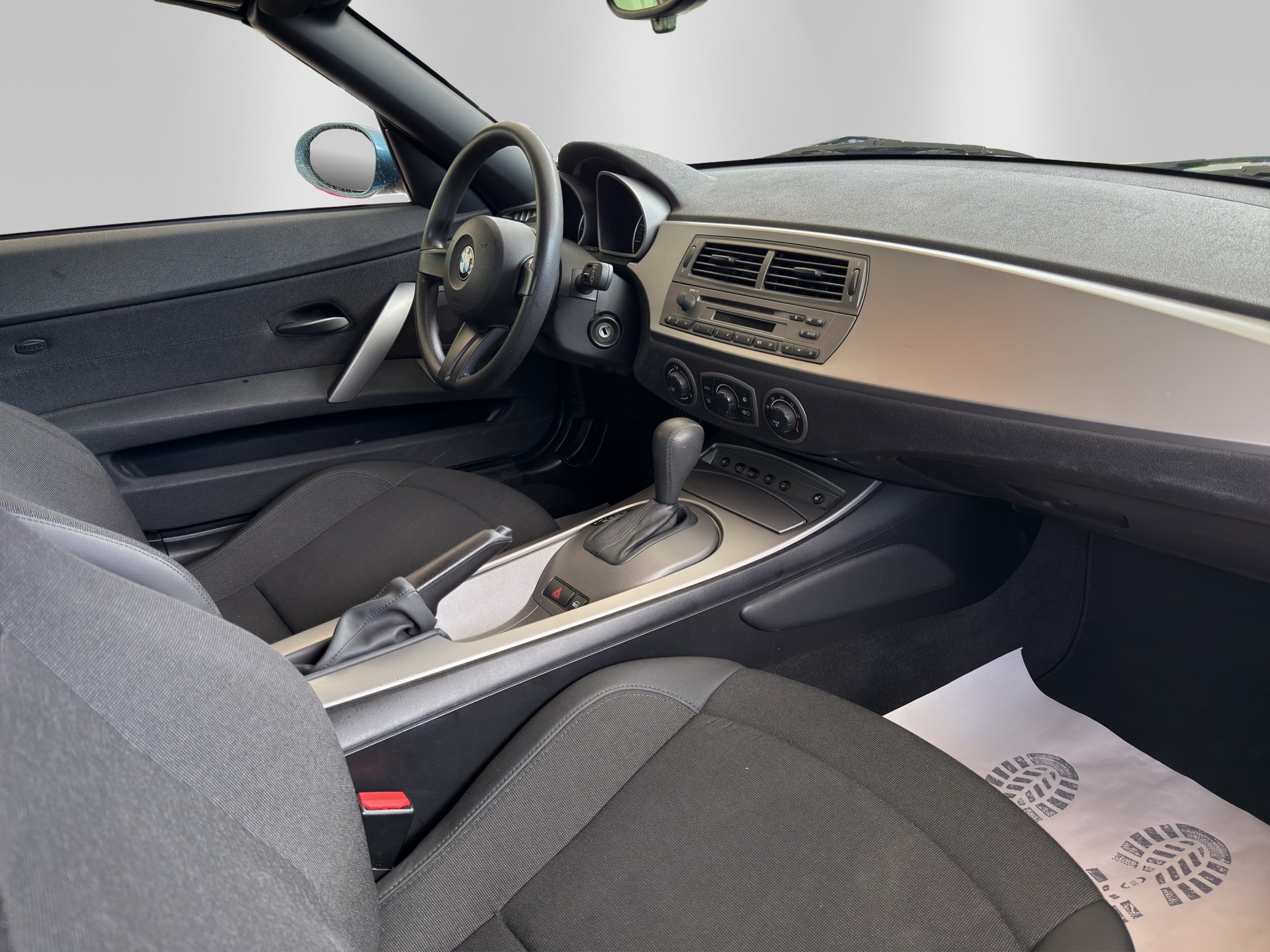 BMW Z4 2.2i Roadster-image-12