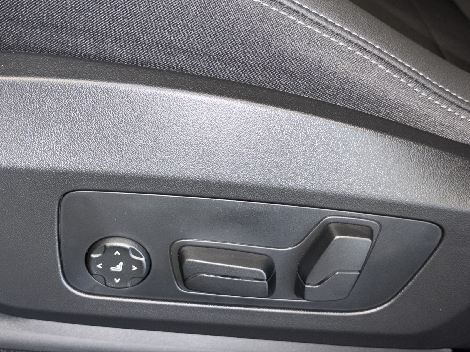 BMW 230e xDrive Active Tourer-image-18