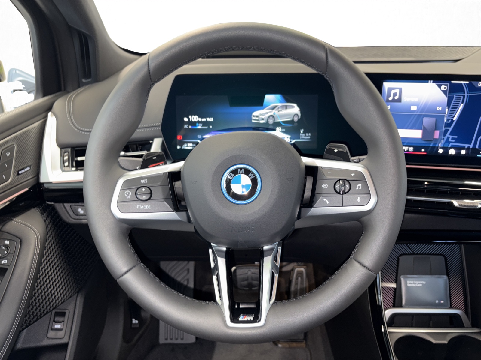 BMW 230e xDrive Active Tourer-image-10