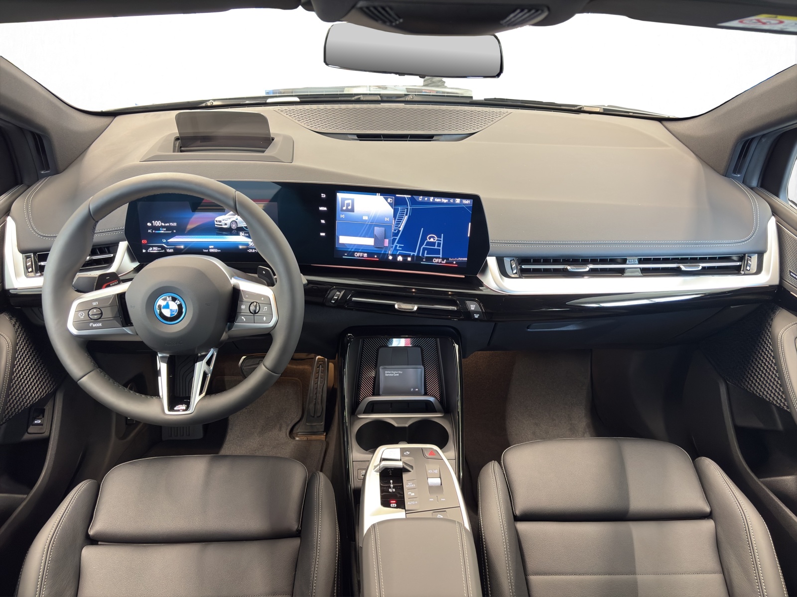 BMW 230e xDrive Active Tourer-image-12