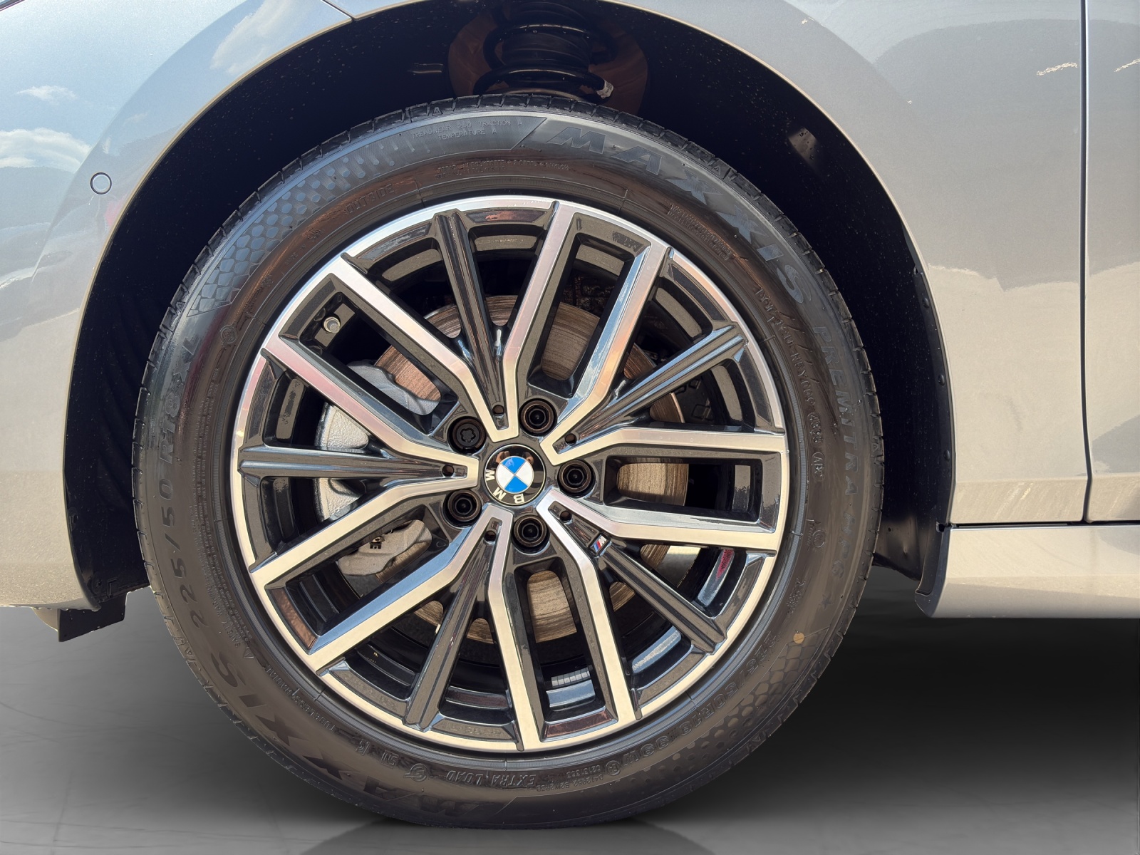 BMW 230e xDrive Active Tourer-image-8