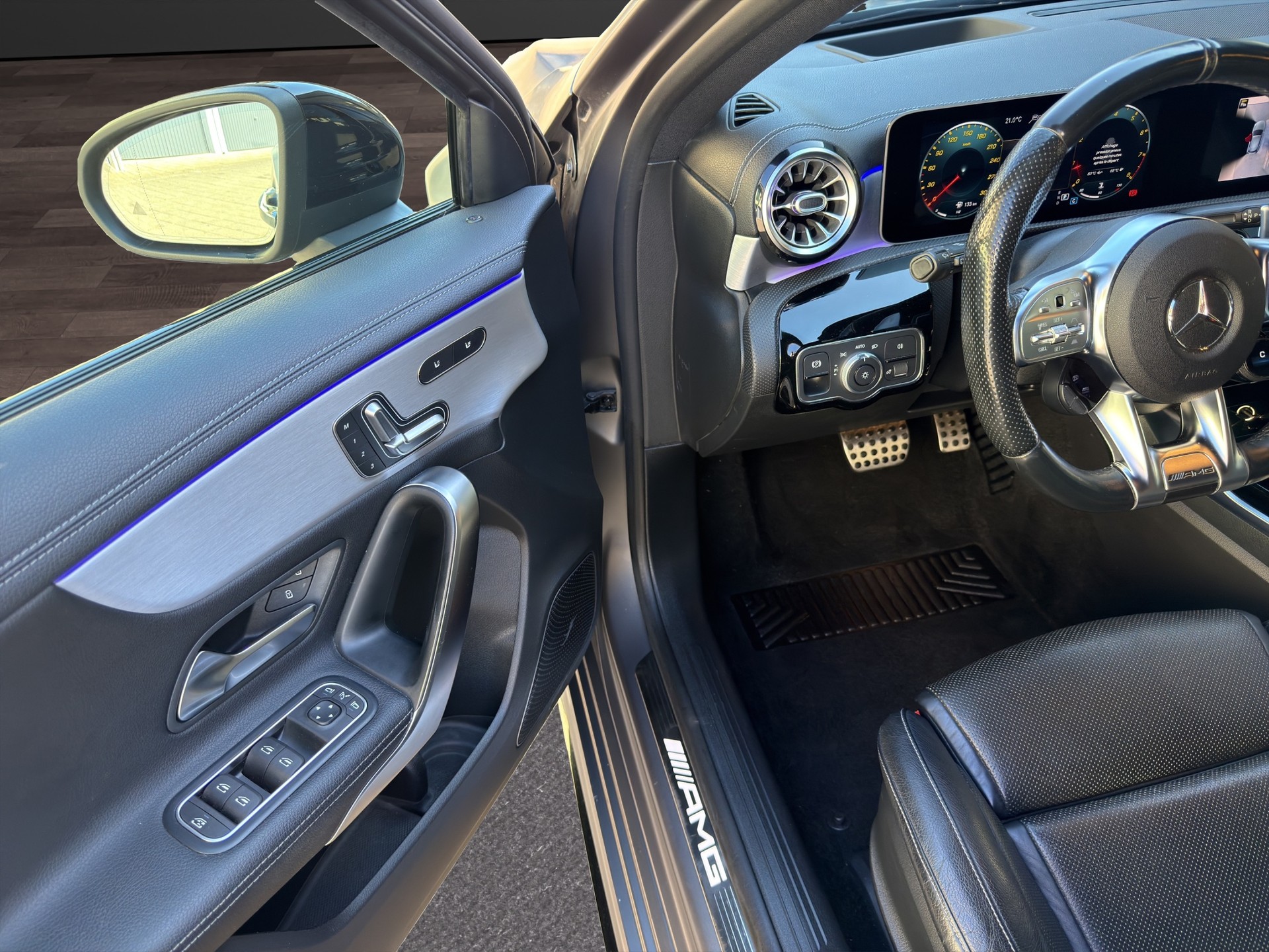 MERCEDES-BENZ A 45 S AMG 4Matic+ Speedshift-image-19
