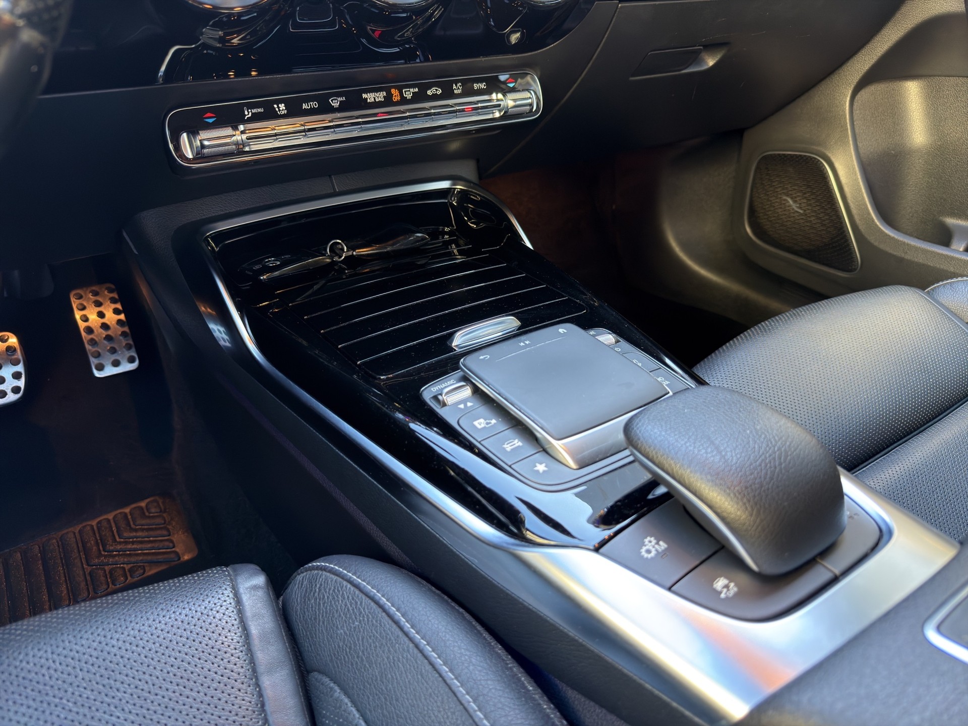 MERCEDES-BENZ A 45 S AMG 4Matic+ Speedshift-image-16