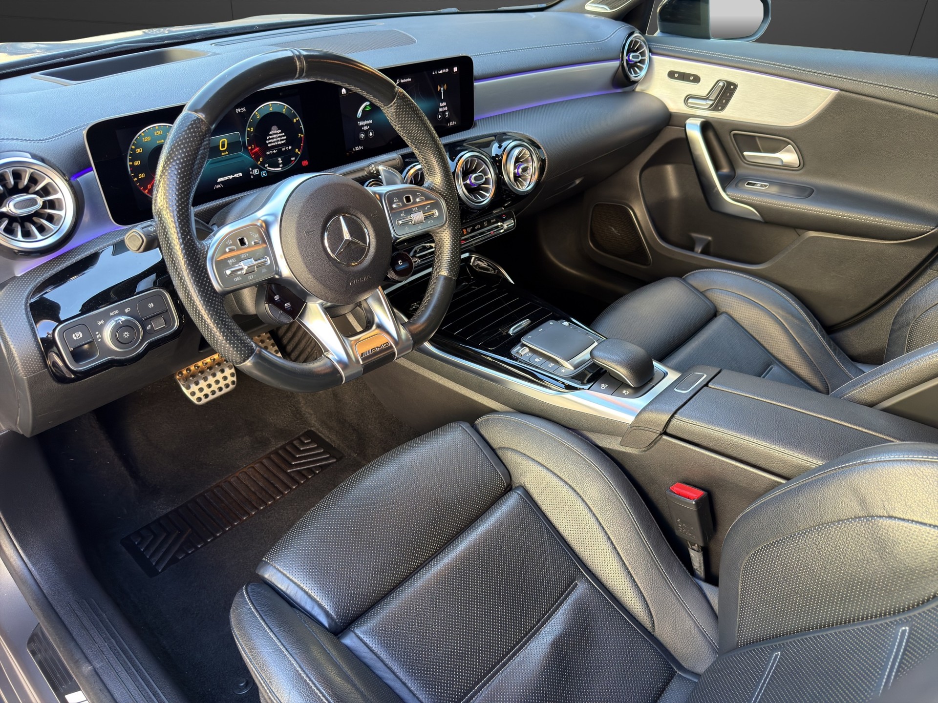 MERCEDES-BENZ A 45 S AMG 4Matic+ Speedshift-image-9