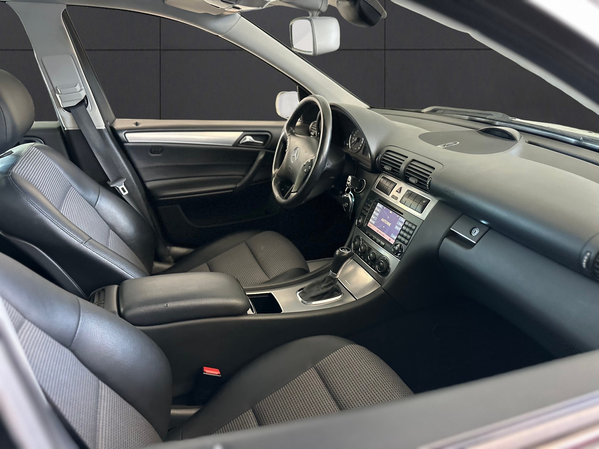 MERCEDES-BENZ C 230 Avantgarde Automat-image-10