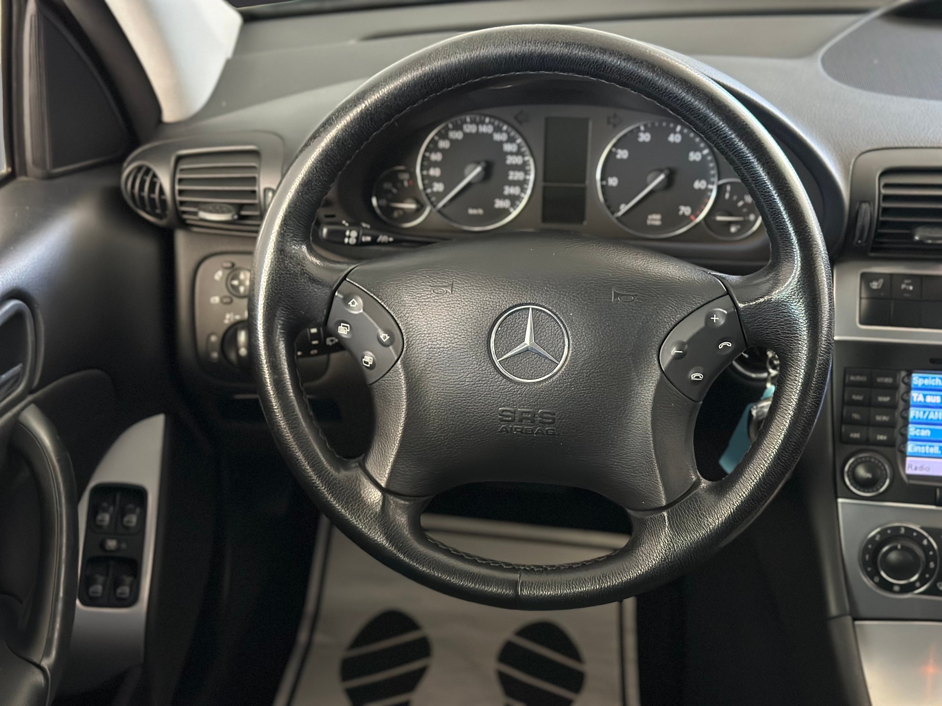 MERCEDES-BENZ C 230 Avantgarde Automat-image-11