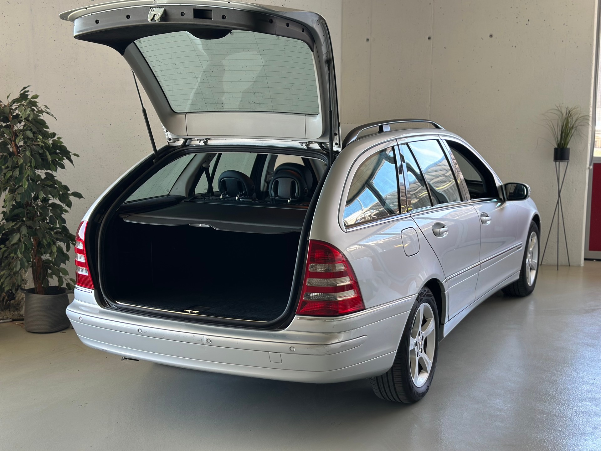 MERCEDES-BENZ C 230 Avantgarde-image-6