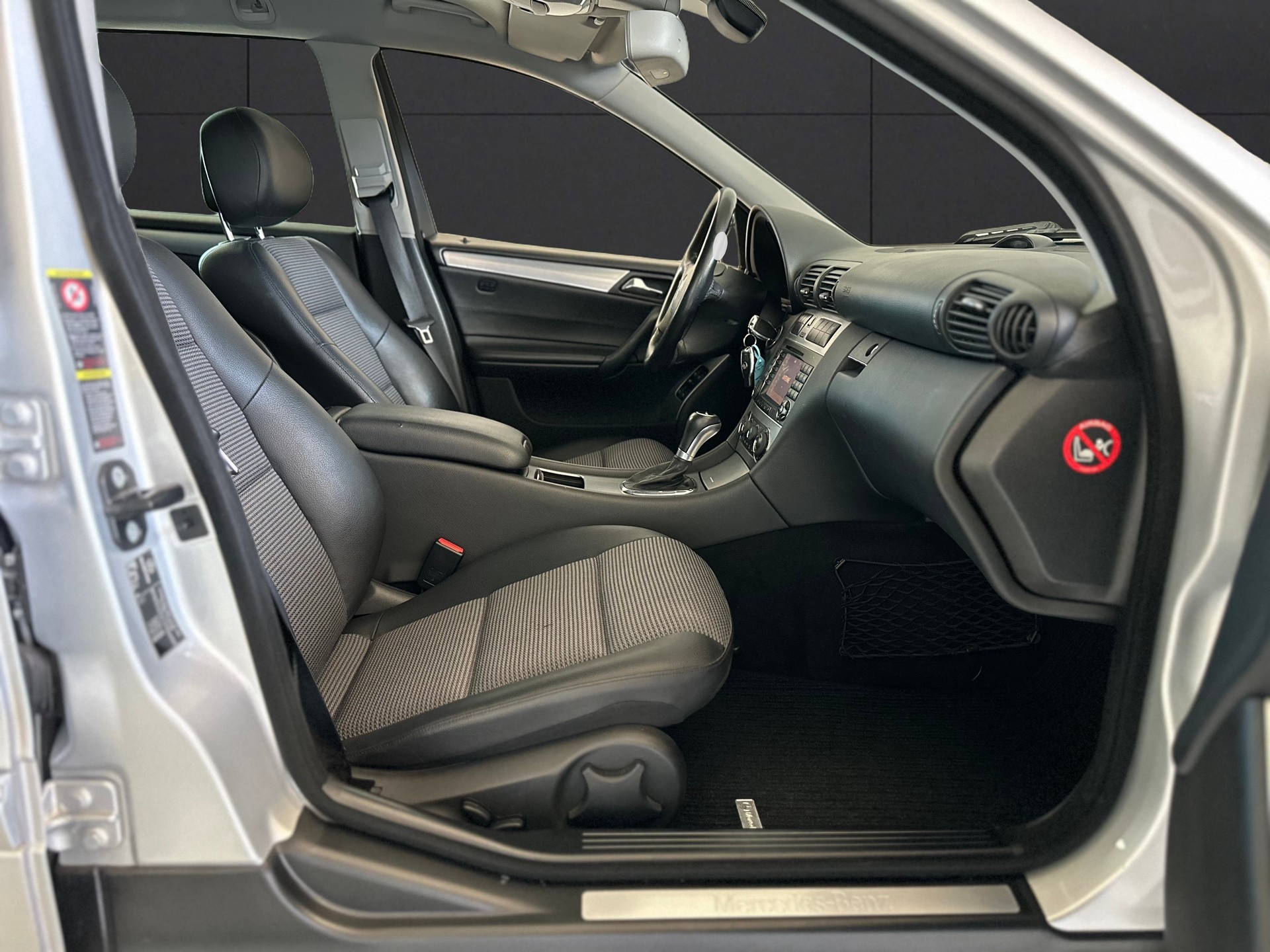 MERCEDES-BENZ C 230 Avantgarde Automat-image-9