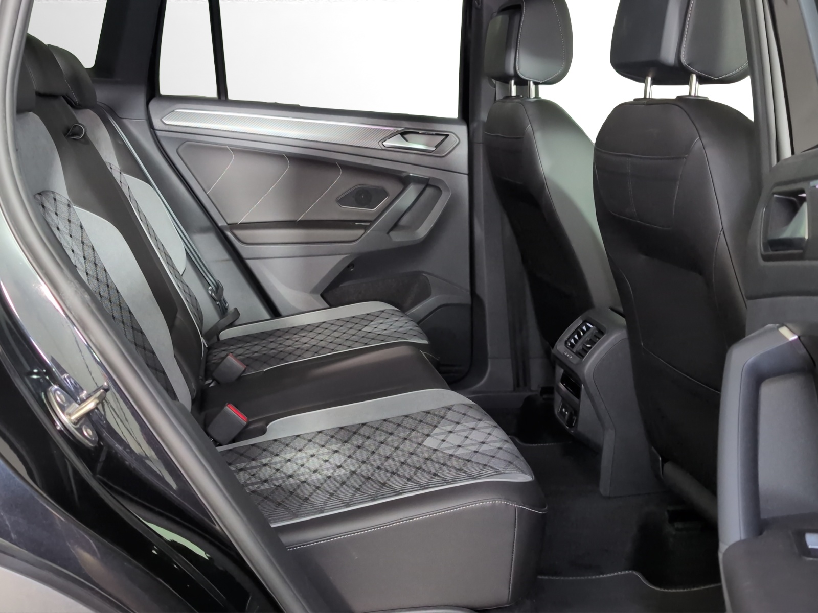 VW Tiguan 1.4TSI PHEV Selection DSG-image-8